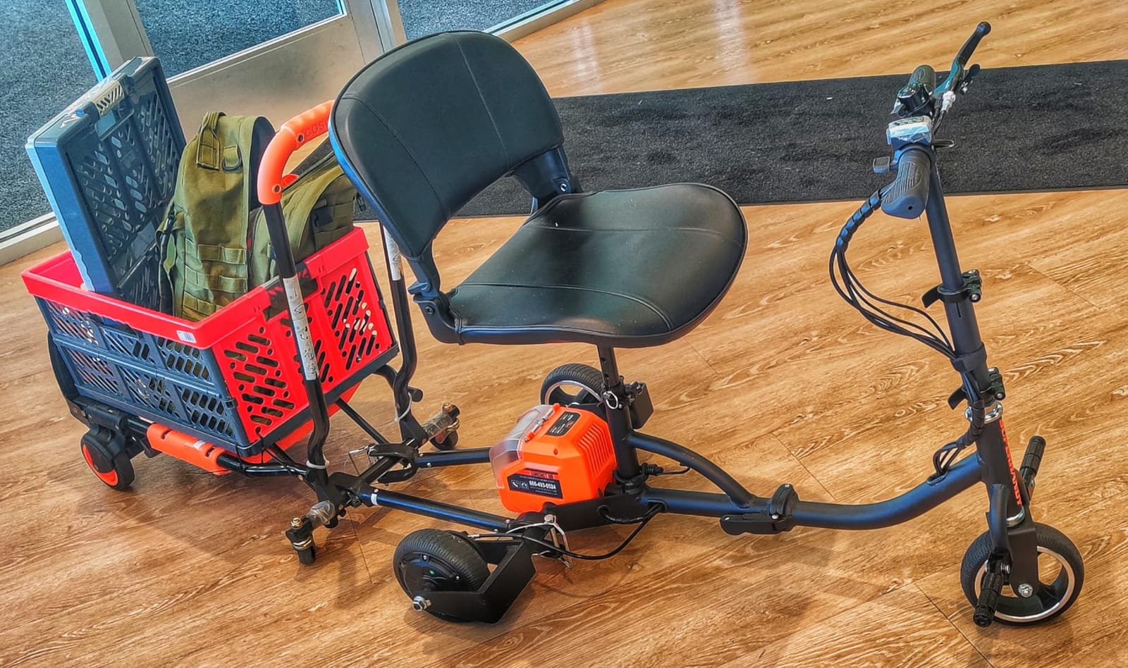 SuperHandy Passport Mobility Scooter for Adults- Foldable, 3 Wheel, Airline Travel Friendly - 13 Mile Range, Includes 2 Removable 44.4V Lithium-ion Batteries & Charger (275 Lbs) customer photo 2