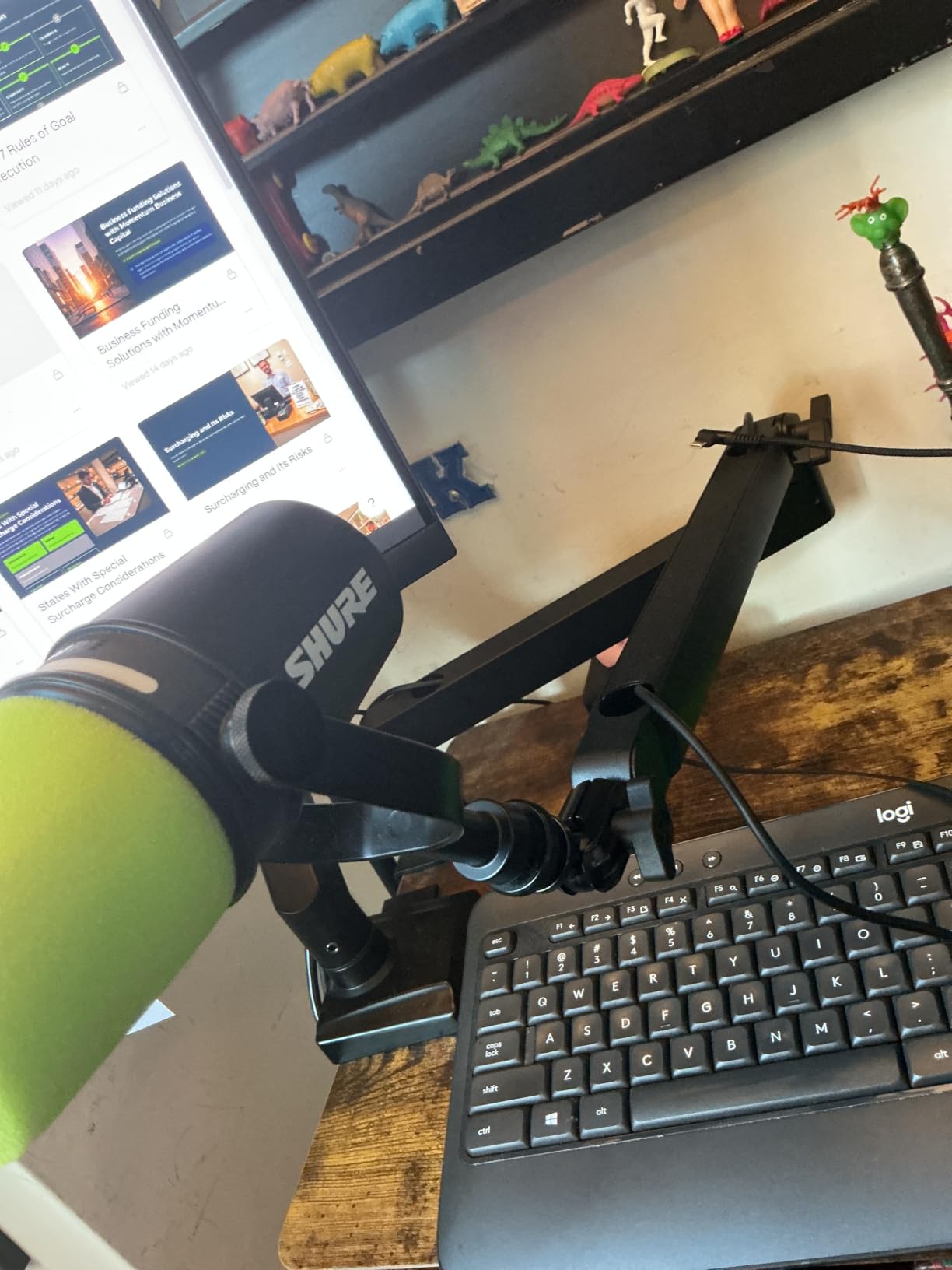Elgato Wave Mic Arm Low Profile Microphone Boom Arm | Sits below shoulder line, 360-degree rotation, Magnetic cable channels, All-metal build, Fully adjustable mount customer photo 2