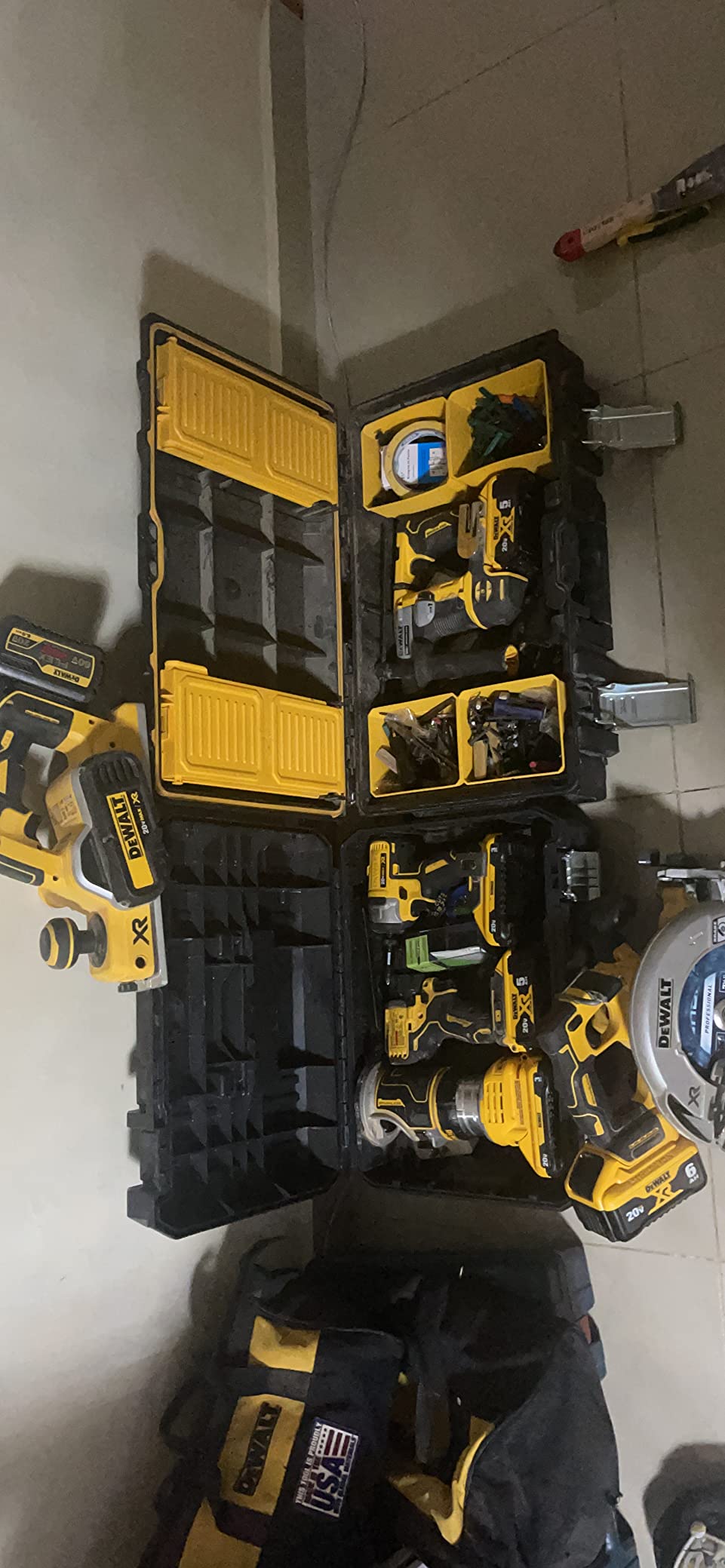 DEWALT 20V MAX SDS Plus Rotary Hammer Drill, Cordless, 5/8 in., Tool Only (DCH172B), Special Feature-Brushless Motor, Compact customer photo 1