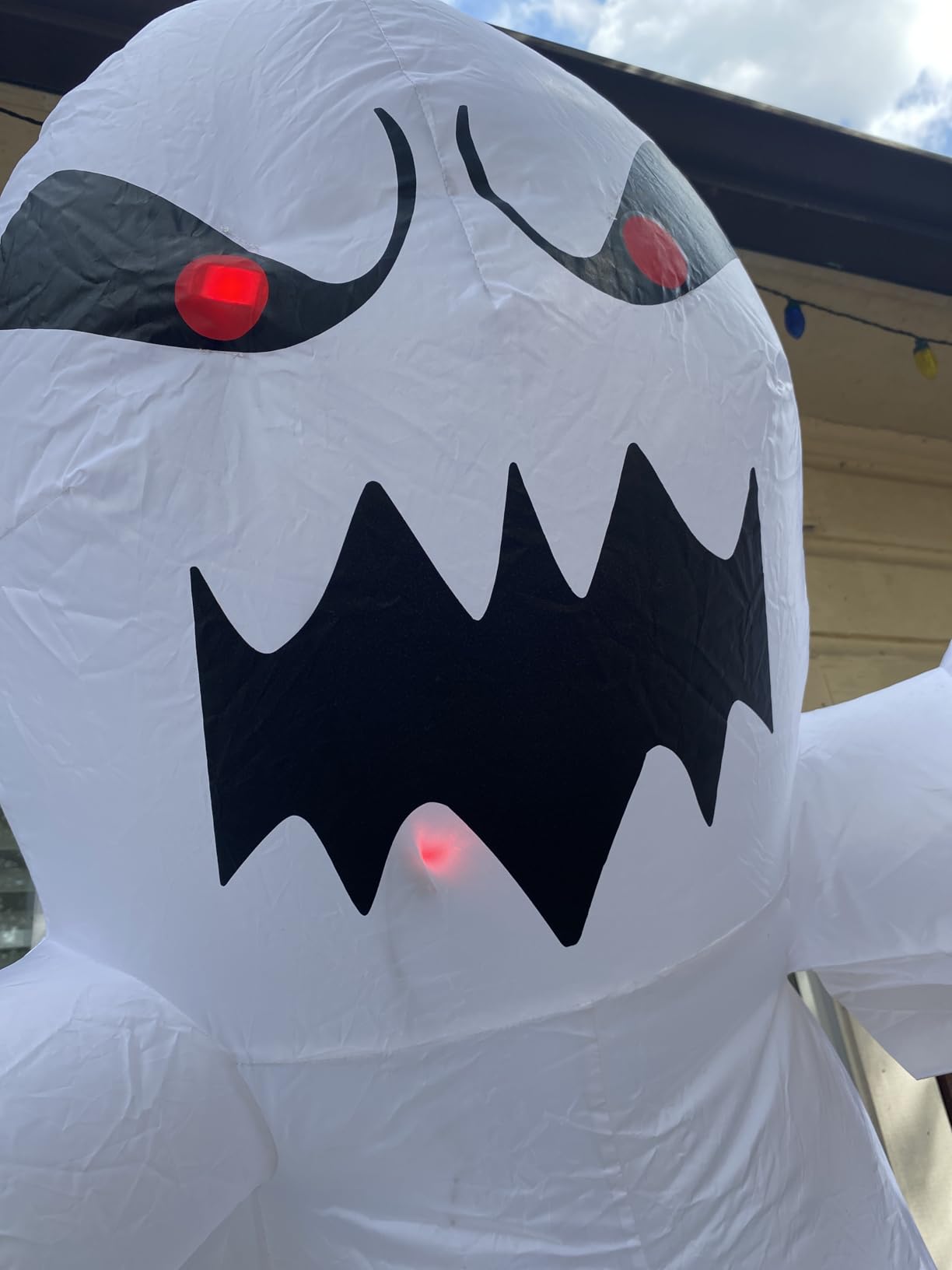 Joiedomi 4.5 FT Halloween Inflatable Scary Flying Ghost Broke Out from Window Inflatable with Build-in LED Blow Up Ghost for Halloween Party Indoor, Outdoor, Yard, Garden, Lawn Decoration customer photo 1