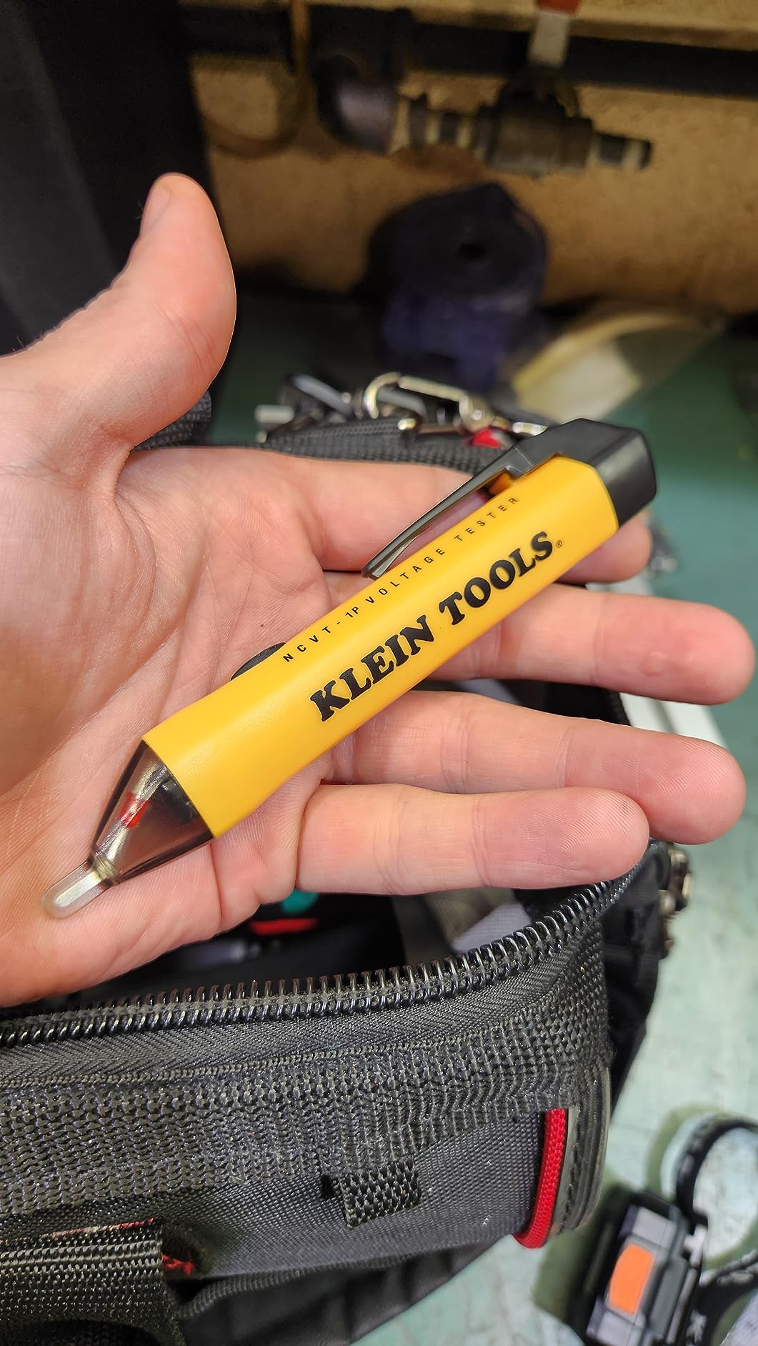Klein Tools NCVT1P Voltage Tester, Non-Contact Low Voltage Tester Pen, 50V to 1000V AC, Audible and Flashing LED Alarms, Pocket Clip customer photo 1