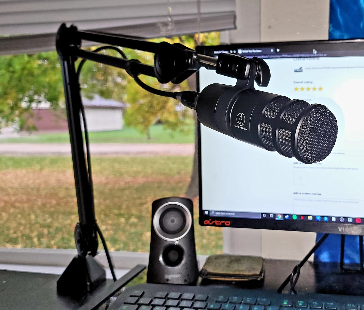 Audio-Technica AT2040 Hypercardioid Dynamic Podcast Microphone | Hypercardioid dynamic microphone with integrated shock mount and multistage windscreen for podcasting, streaming and audio customer photo 2