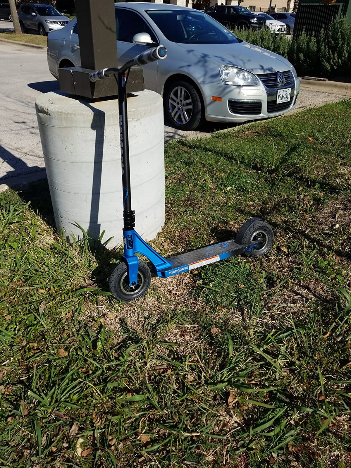 Mongoose Tread Kids and Adult Freestyle Dirt Scooter, 200mm Big Air Filled Tires, Great for Dirt and Gravel, Ages 8 Years and Up, Max Rider Weight 220 Pounds customer photo 2