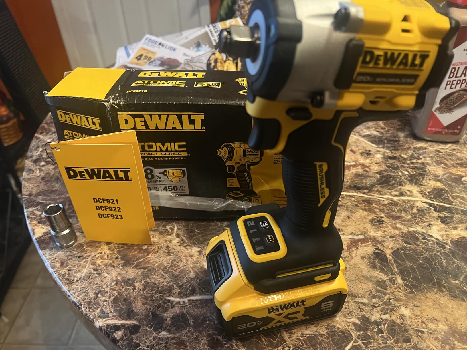 DEWALT ATOMIC 20V MAX* 1/2 in. Cordless Impact Wrench with Hog Ring Anvil (Tool Only) (DCF921B) customer photo 1