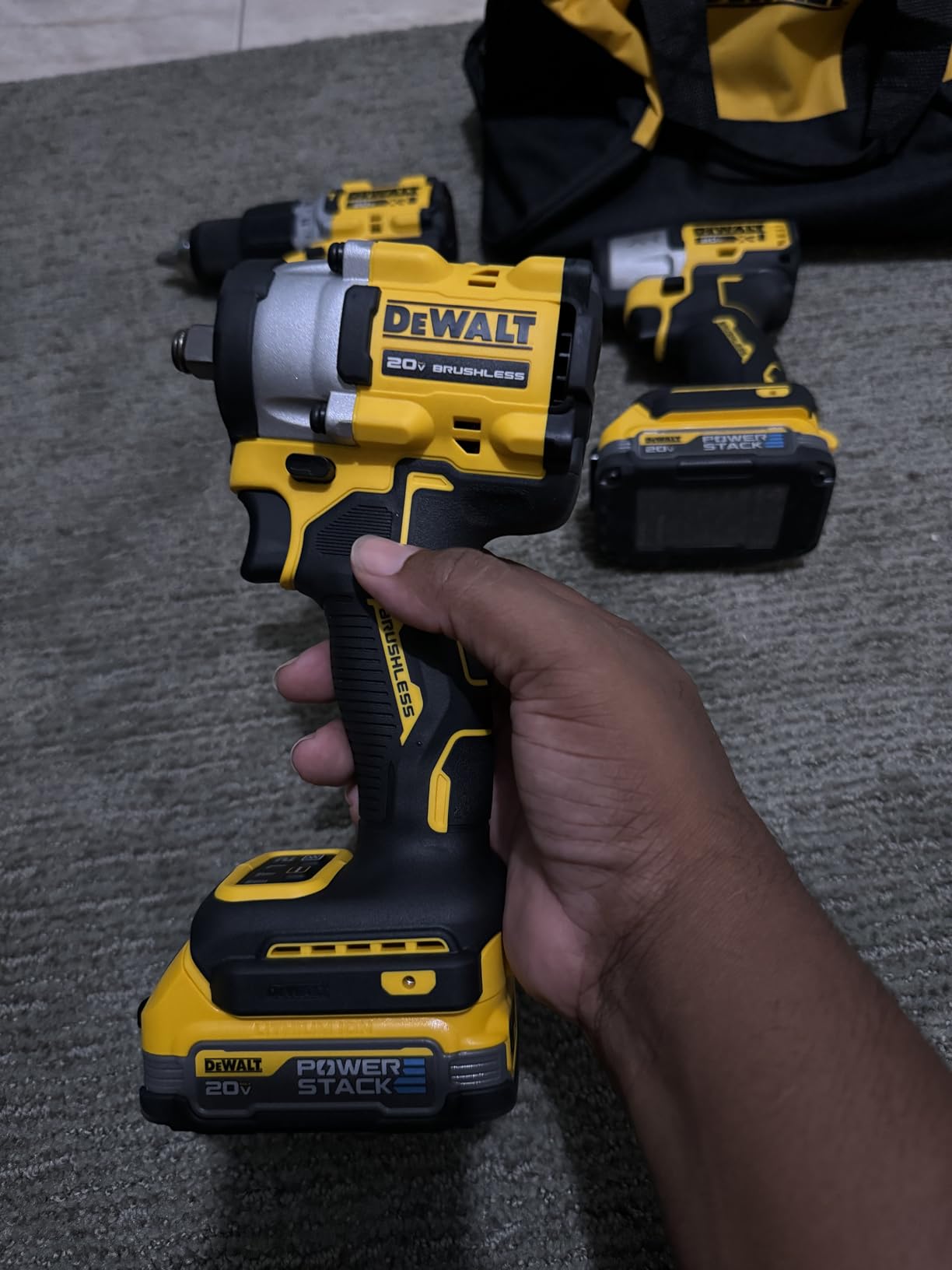DEWALT ATOMIC 20V MAX* 1/2 in. Cordless Impact Wrench with Hog Ring Anvil (Tool Only) (DCF921B) customer photo 2