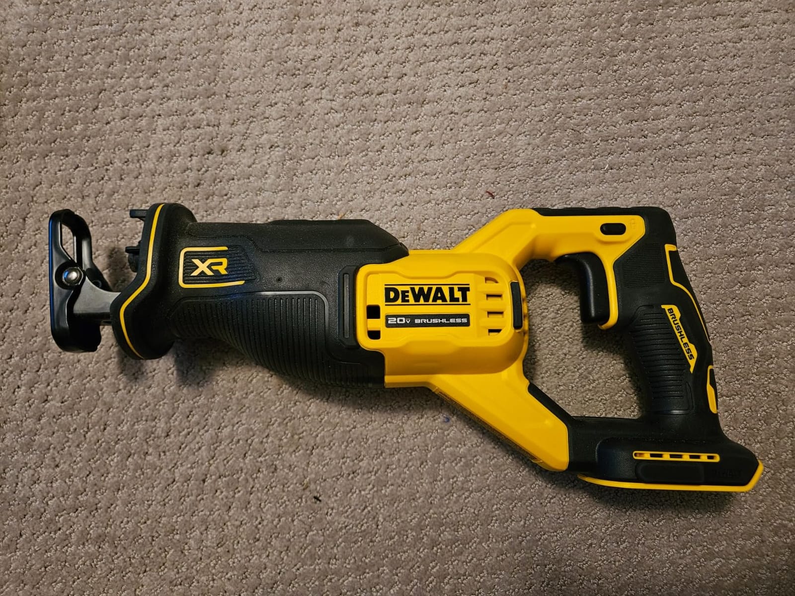 DEWALT 20V MAX* Reciprocating Saw, Cordless, 2-Finger Variable Trigger, Keyless Blade Clamp, Tool Only (DCS382B) customer photo 1