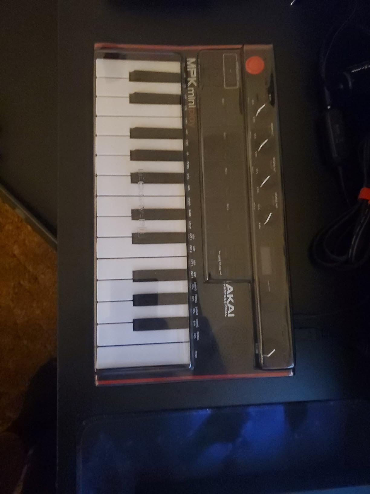 Akai Professional MPK Mini Play MK3 25-Key USB MIDI Keyboard Controller | Velocity-Sensitive Mini Keys, 8 MPC Pads, 8 Knobs, Built-In Sounds, Speaker, Software Suite Included, for Beat Makers customer photo 1