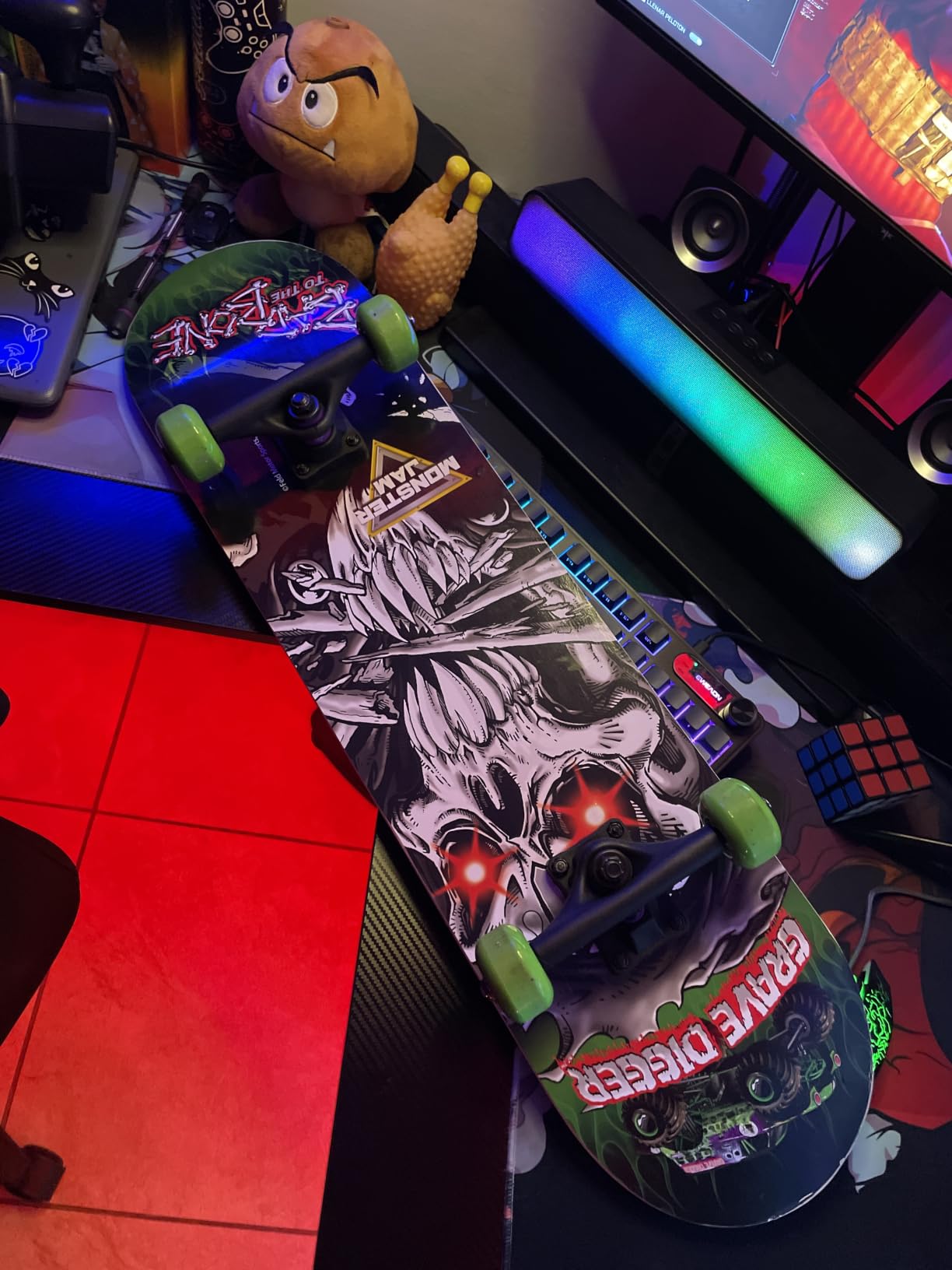 31-Inch Skateboard, 9-Ply Maple Deck, ABEC 5 Bearings customer photo 2