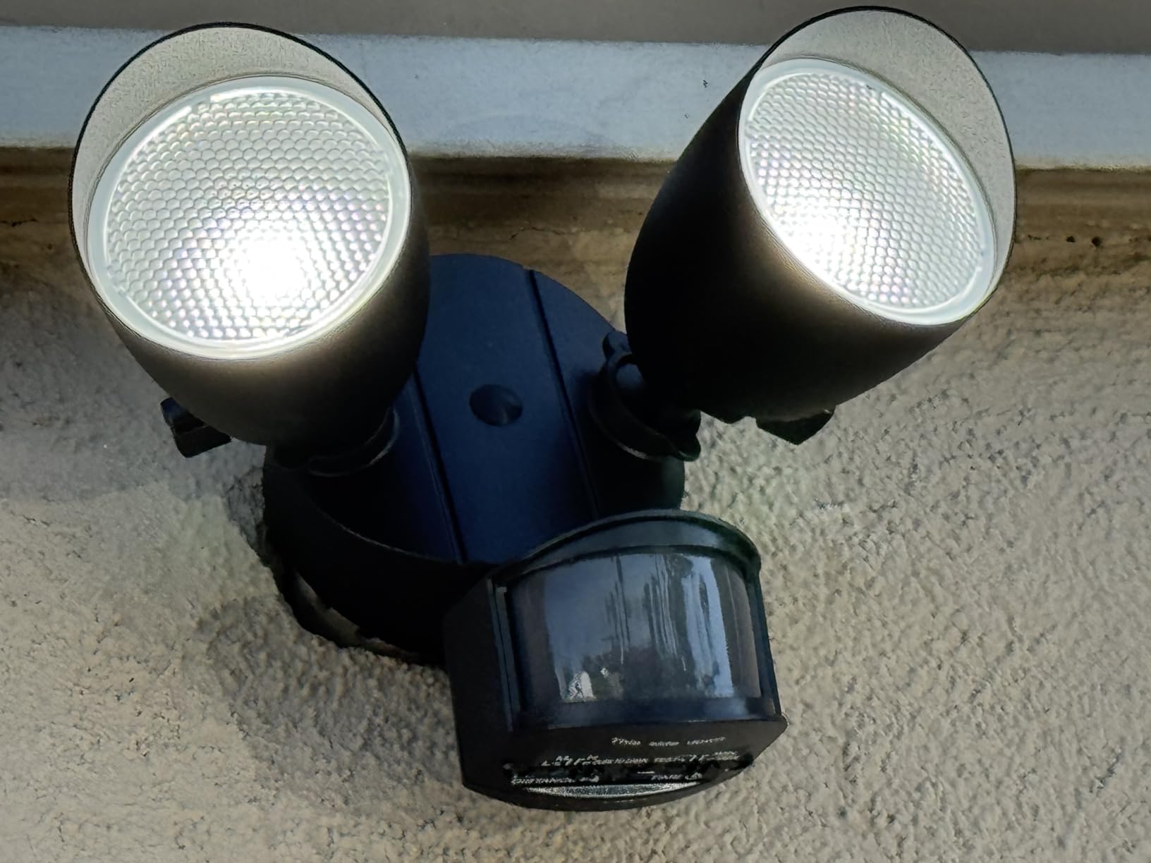 LUTEC 32W 3500 Lumen LED Security Lights Motion Sensor Light Outdoor, 5000K Daylight, IP65 Waterproof, Dusk to Dawn, Motion Detector Flood Light for Garage, Yard, Porch-Black customer photo 1