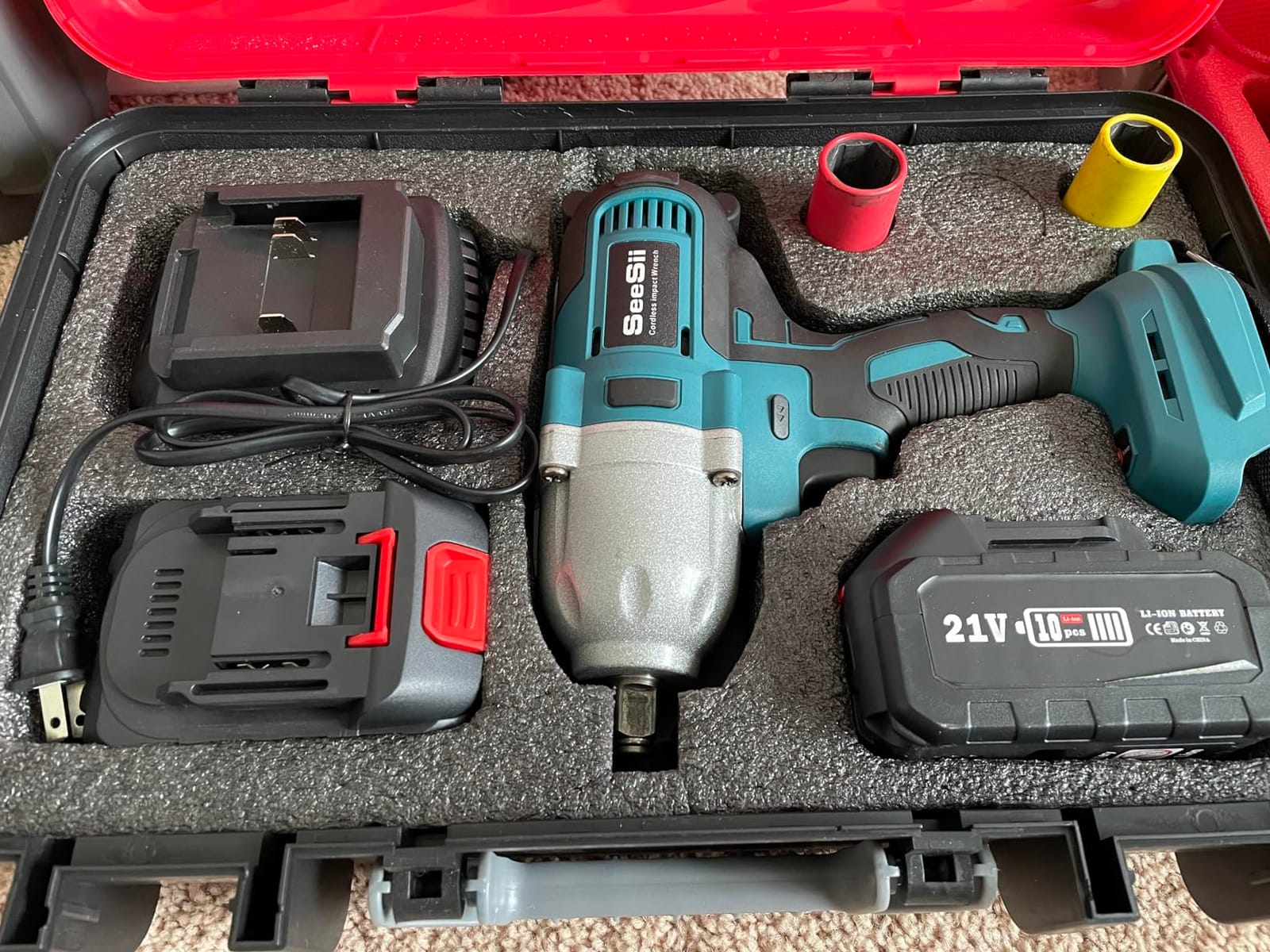 Seesii Impact Wrench 665 FT-LBS(900N.m) 3300IPM 1/2 Impact Gun High Torque Electric Impact Driver Cordless Impact Wrench with 21V 2x4.0Ah Battery 6 Sockets & Case customer photo 1