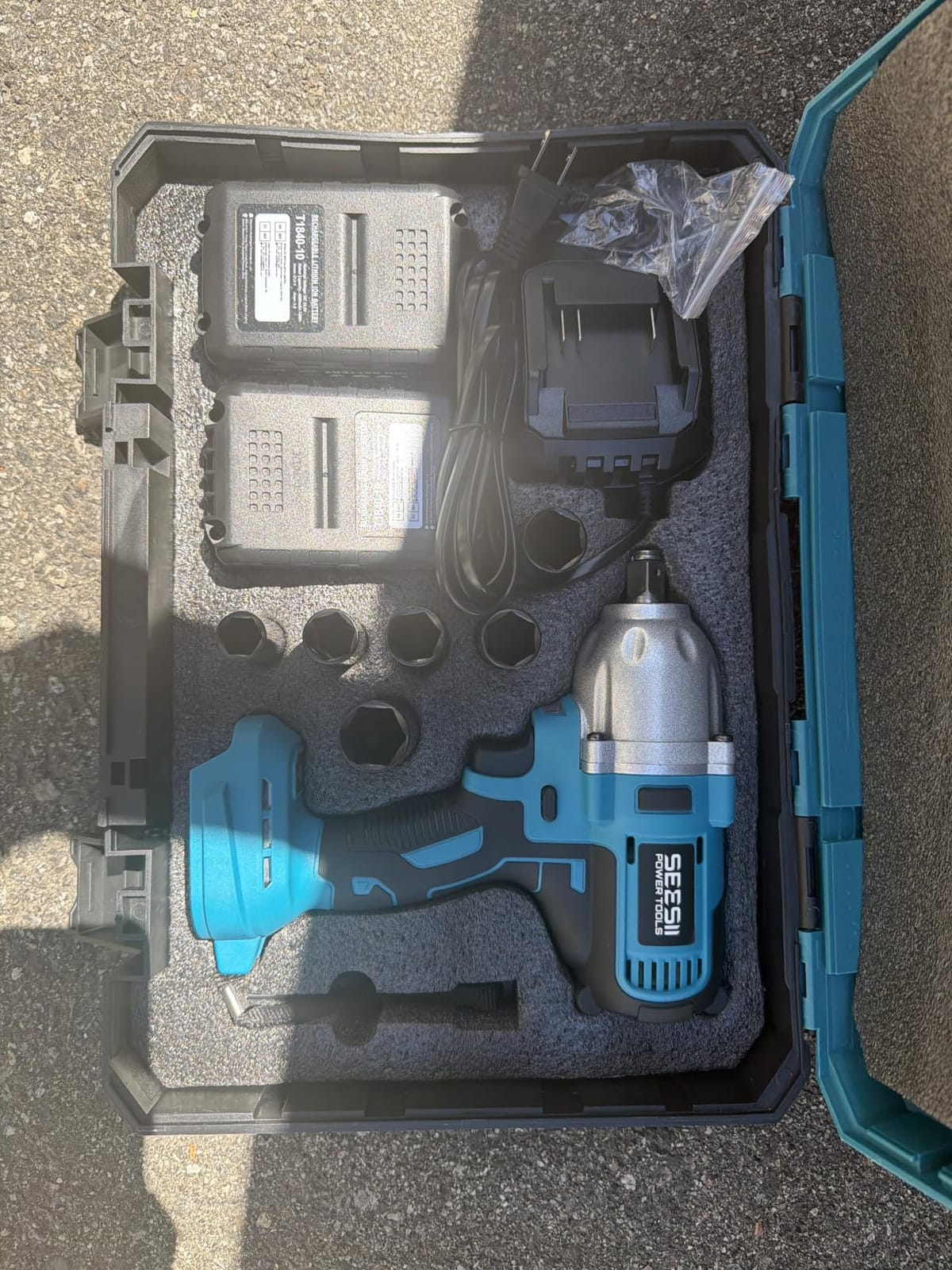 Seesii Impact Wrench 665 FT-LBS(900N.m) 3300IPM 1/2 Impact Gun High Torque Electric Impact Driver Cordless Impact Wrench with 21V 2x4.0Ah Battery 6 Sockets & Case customer photo 2