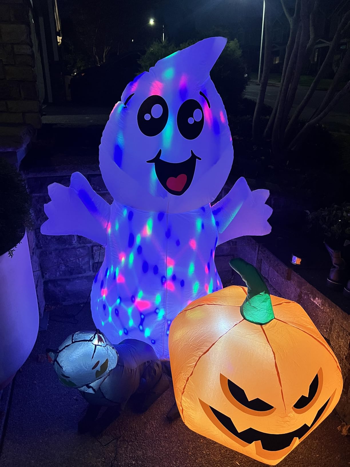 COMIN Halloween Inflatable 5FT Ghost with Black Cat and Pumpkin, Built-in LEDs Blow Up Yard Decoration for Party Outdoor Yard Garden Lawn customer photo 2