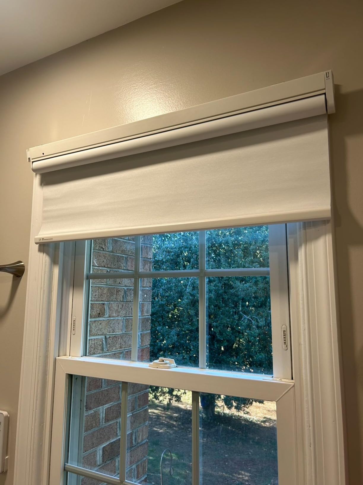 MANSNIXNo-Drill Motorized Blackout Blinds with Remote, White, 46