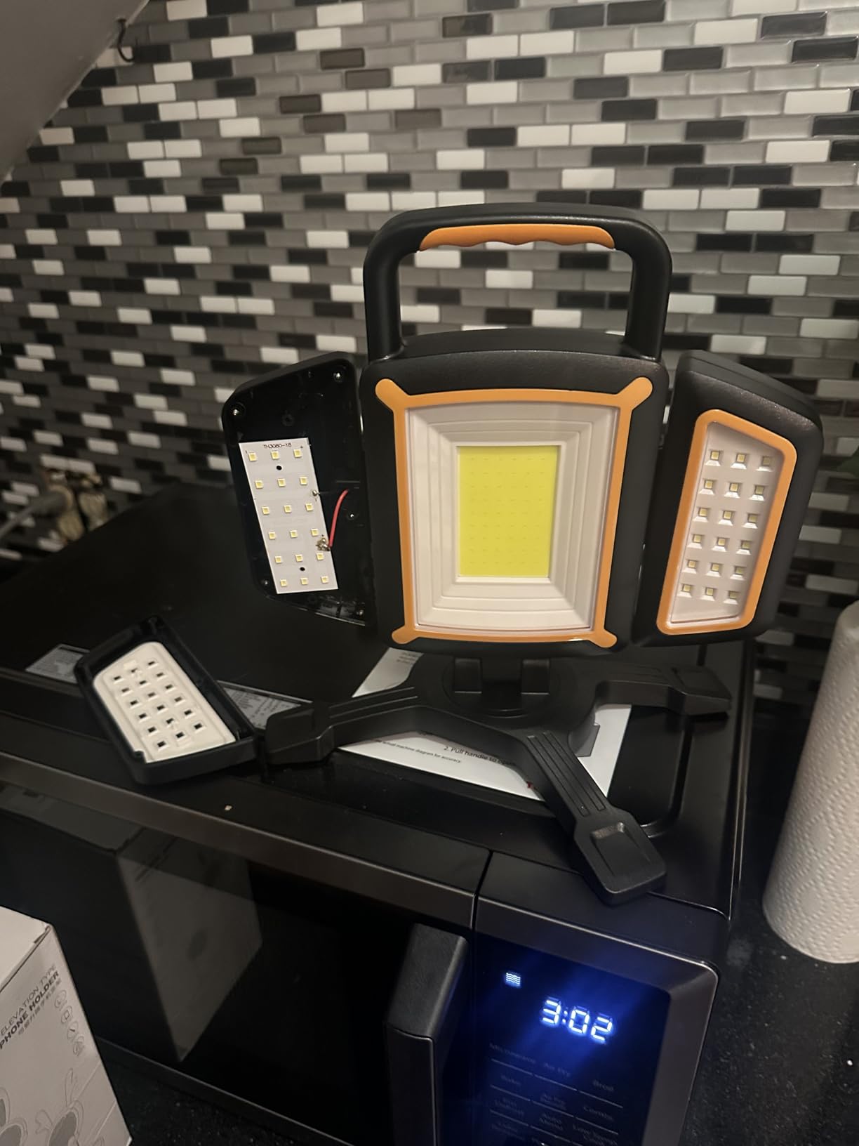 TRESDA 3000LM Rechargeable Work Light, Magnetic LED, Foldable & Portable, 360° Adjustable, 4400mAh Battery, 3-9H Runtime, 5 Light Modes customer photo 2