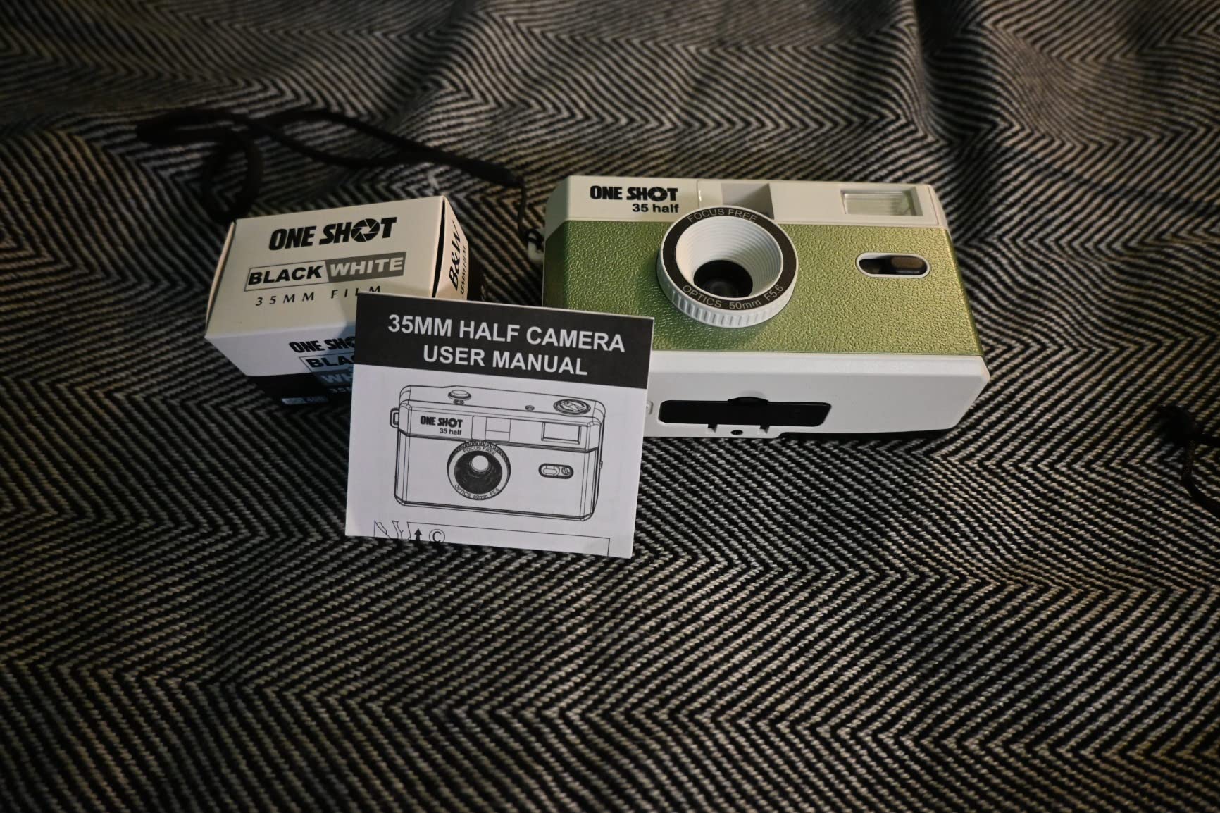 1 Shot Point and Shoot 35mm Film Camera, Reusable Retro Half Frame Camera, Built in Flash, Included One Roll ASA/ISO 400 Black & White Film 18 Exp., (36 Shots) Battery Not Included (Brown Color) customer photo 1