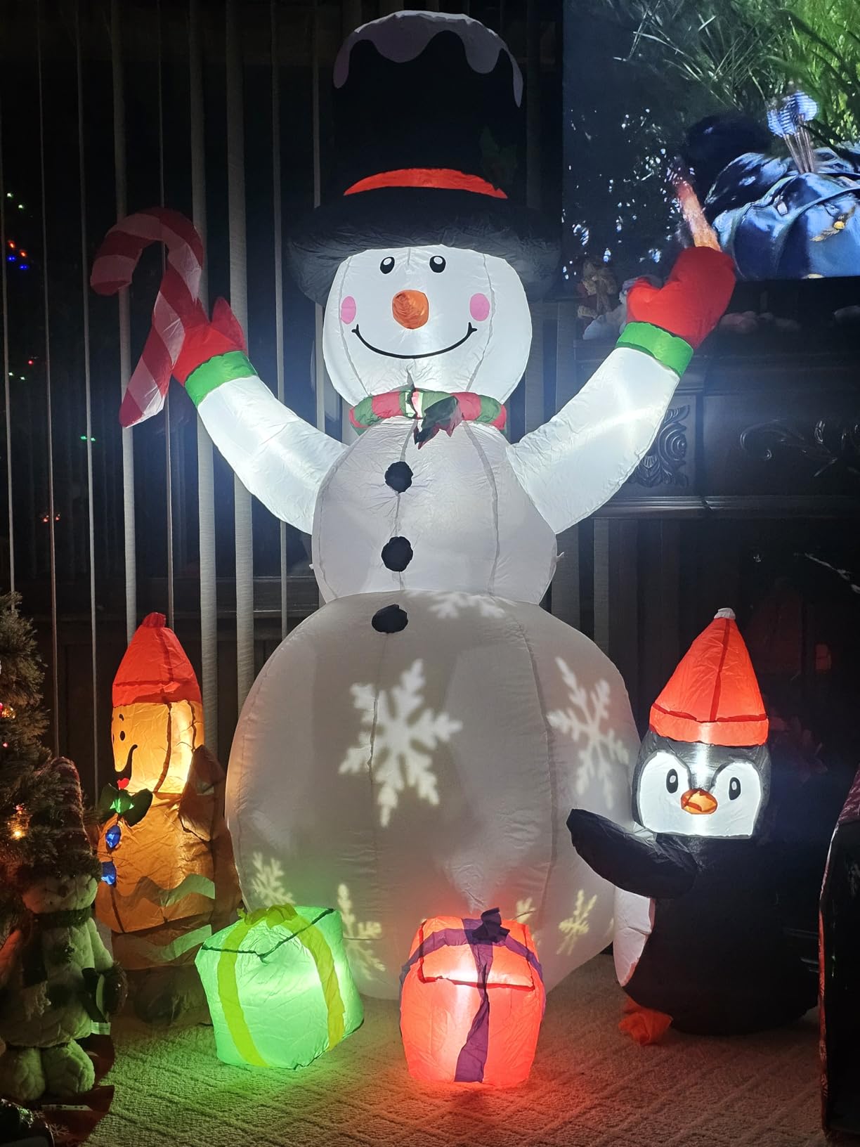 Christmas Decorations, Inflatable Snowman Christmas Yard Decoration - 6ft | Built in Colorful Rotating LED Lights Blow Up Outdoor Yard Decorations for Holiday/Party/Lawn/Garden, Ultimate Unicorn customer photo 2