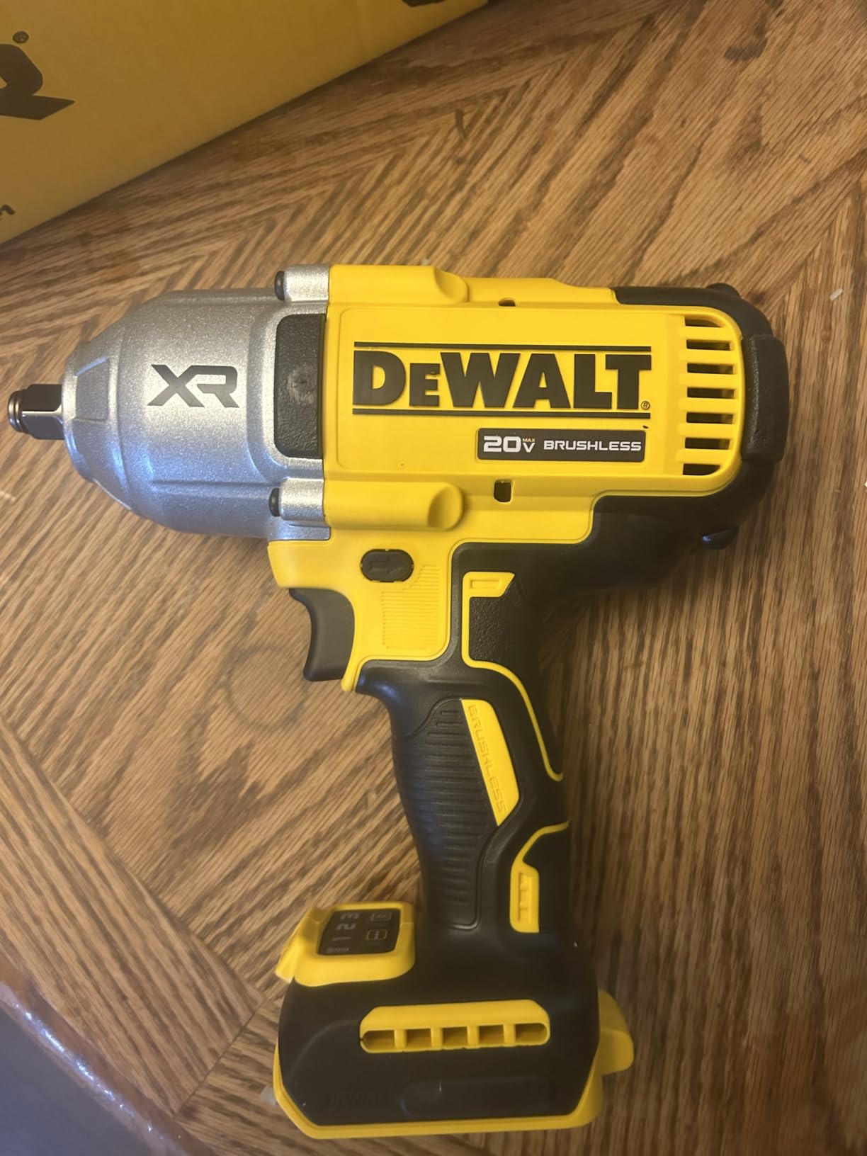 DEWALT 20V MAX Cordless Impact Wrench with Hog Ring Anvil, Brushless High Torque 1/2 Impact Gun, 4-Mode Speed, Includes Battery, Charger and Kit Bag (DCF900P1) customer photo 2