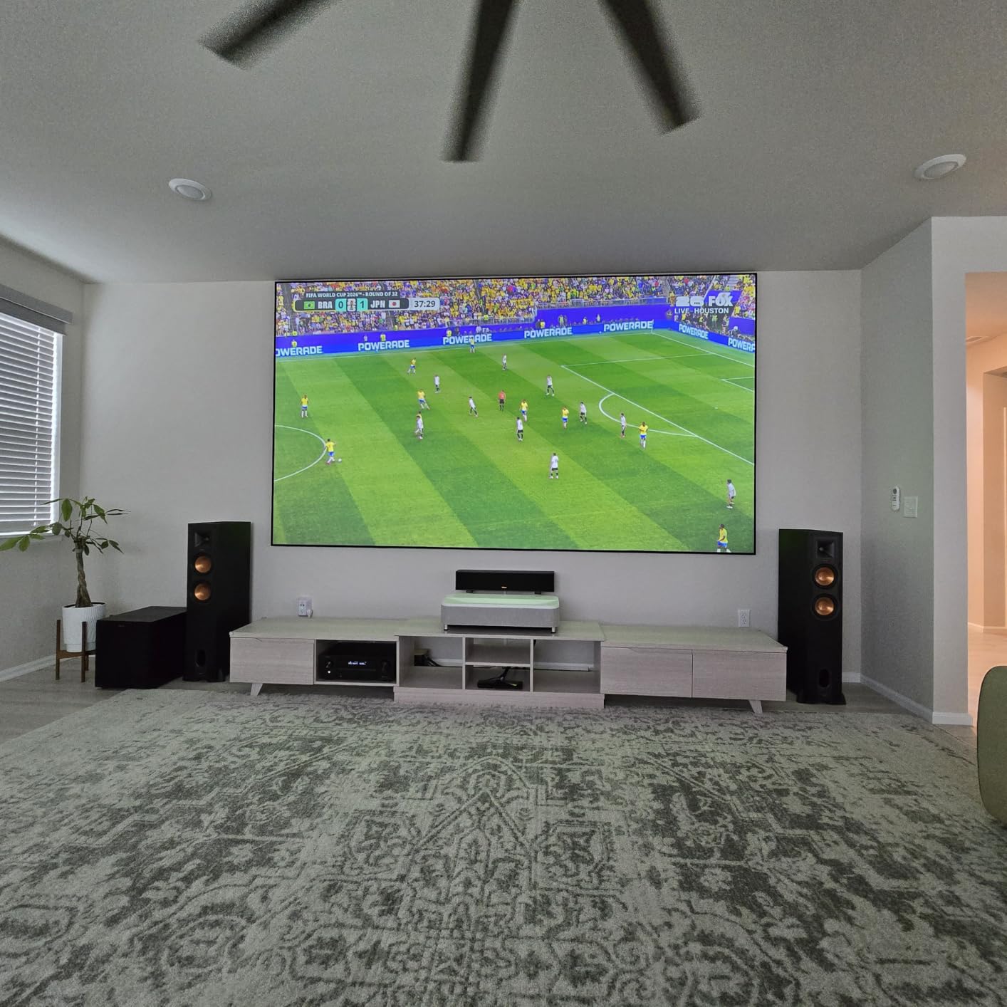 Epson EpiqVision LS800 4K PRO-UHD Ultra Short Throw Laser Projector customer photo 1