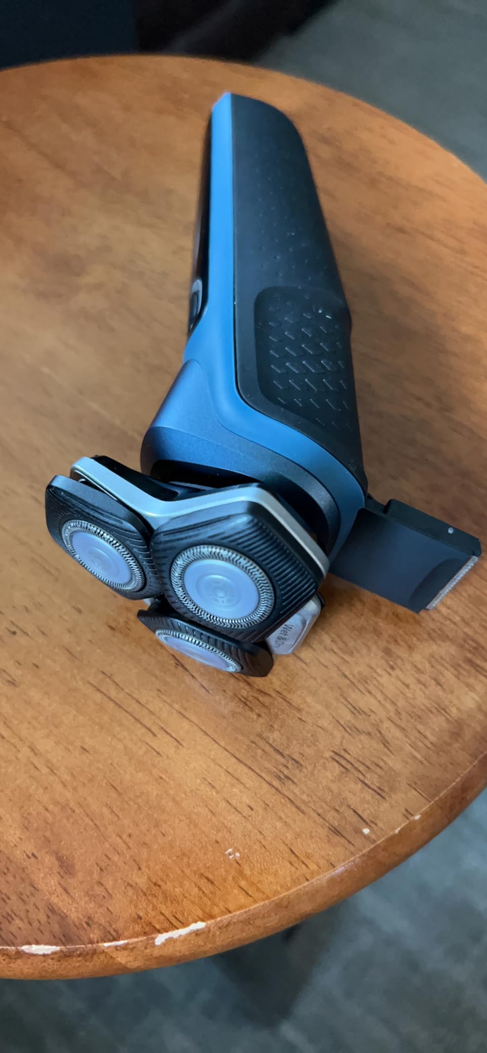 Philips Norelco 5400 Electric Shaver, Storm Blue | 45 Self Sharpening SteelPrecision Blades, 360° Flexible Heads, SenseIQ Technology, LED Display, Pop-up Trimmer, S5880/81 customer photo 1