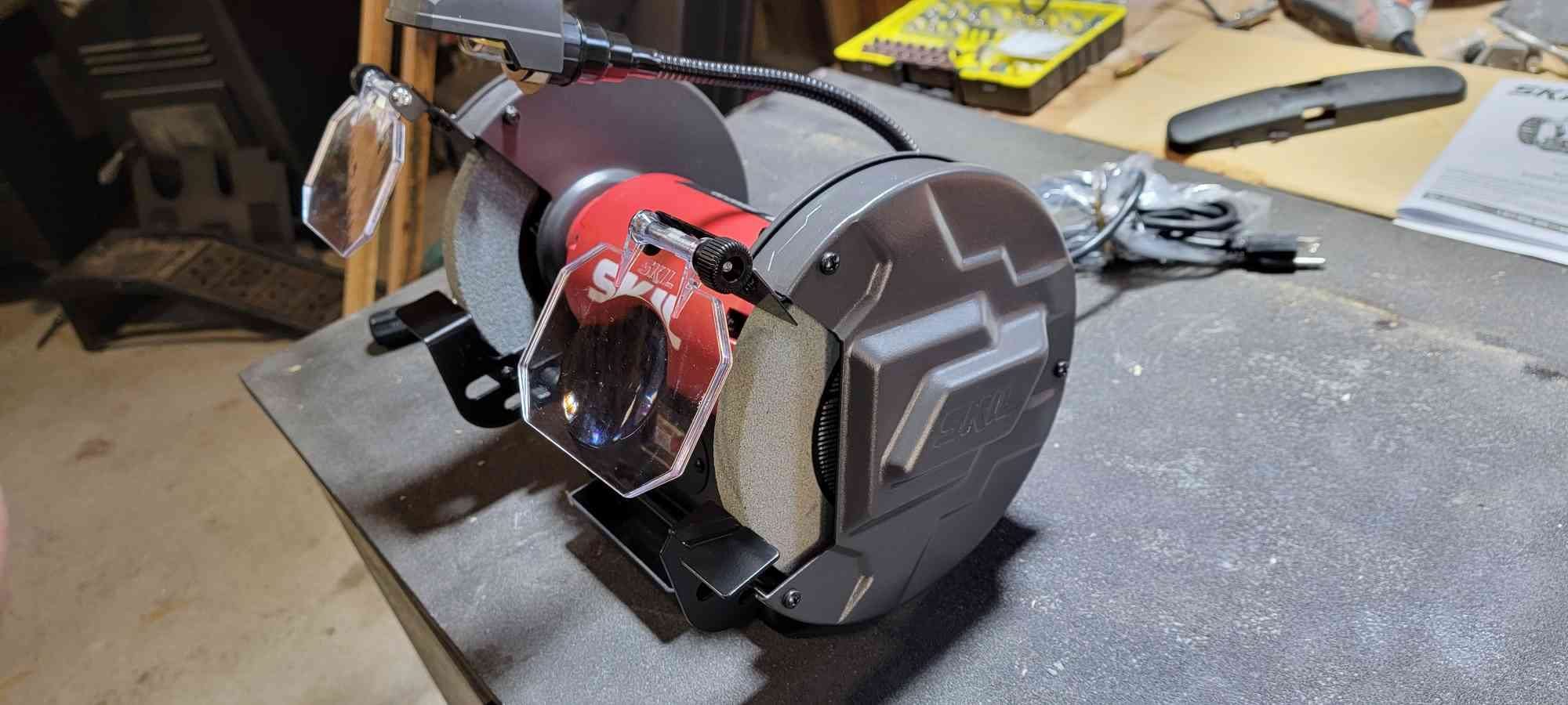 SKIL 3.0 Amp 8 In. Bench Grinder with Built-in Water Cooling Tray & LED Work Light - BI9502-00 customer photo 2