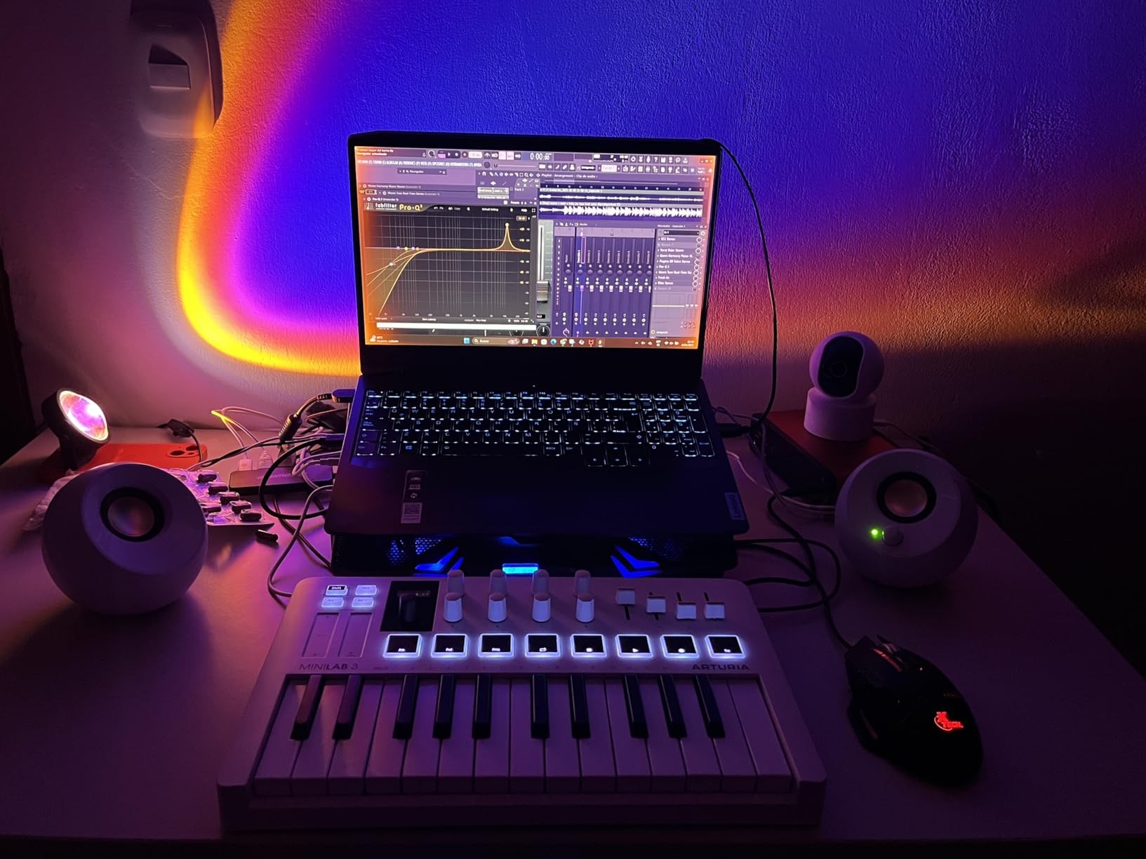 Arturia MiniLab 3 Universal MIDI Controller, White | All in One Software Package, 25 Keys, 8 Multi-Color Pads, White customer photo 1