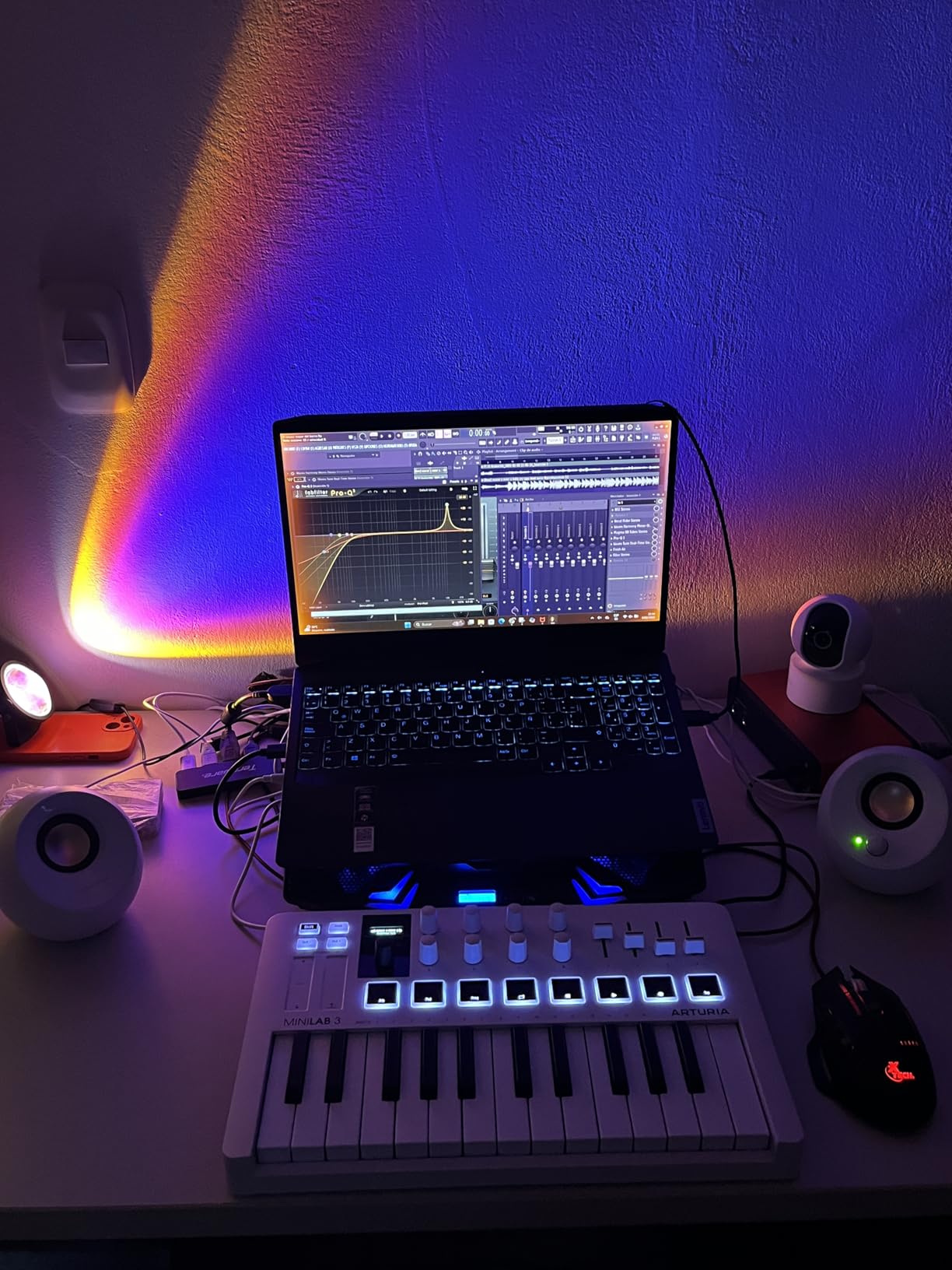 Arturia MiniLab 3 Universal MIDI Controller, White | All in One Software Package, 25 Keys, 8 Multi-Color Pads, White customer photo 2