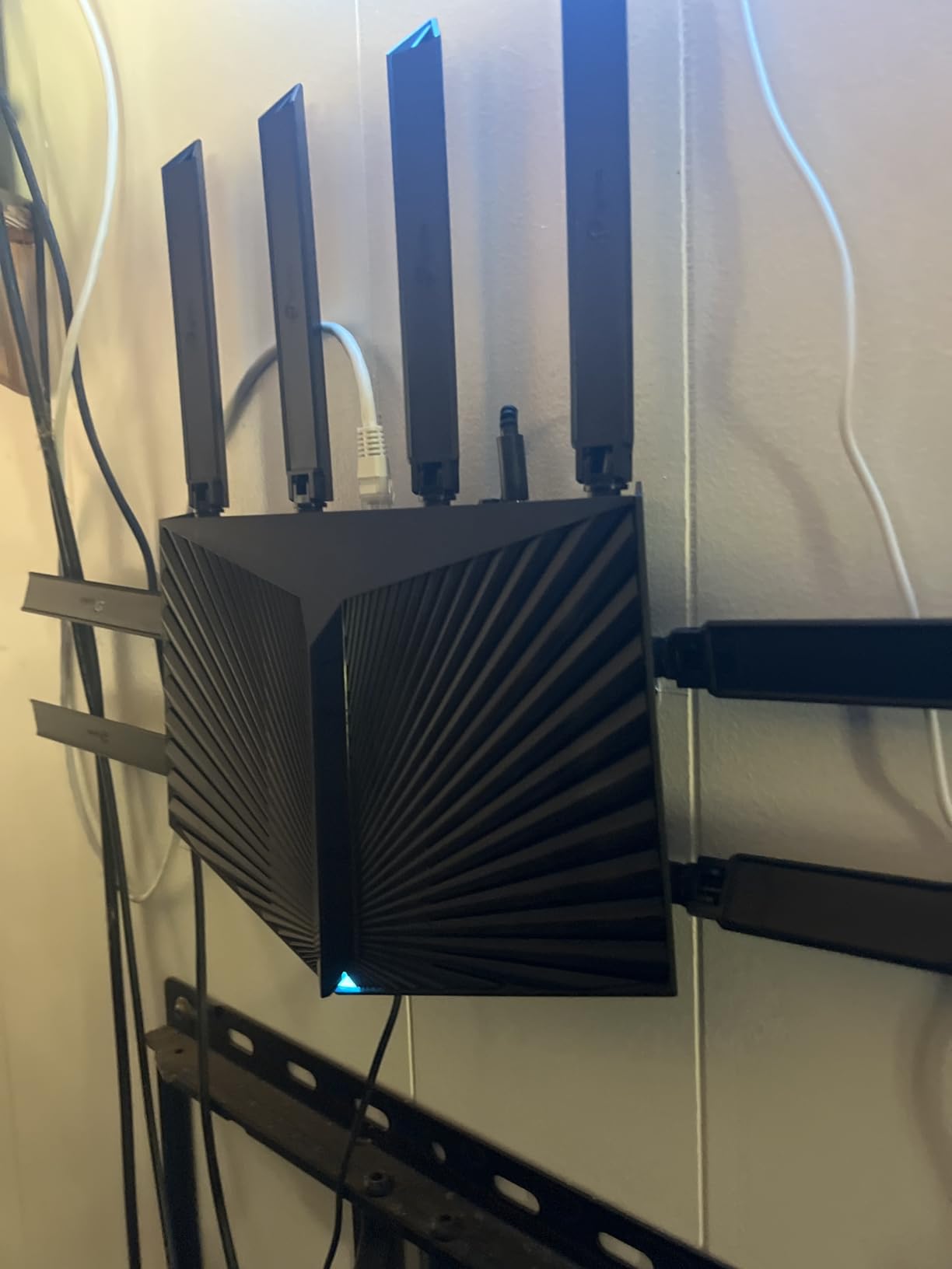 TP-Link AX6000 Wi-Fi 6 Dual Band Router (Archer AX80) | 2.5 Gbps WAN/LAN Port, 8K Streaming, Wireless Internet Router, OneMesh and AP Mode, Long Range Coverage, WPA3, Beamforming customer photo 1