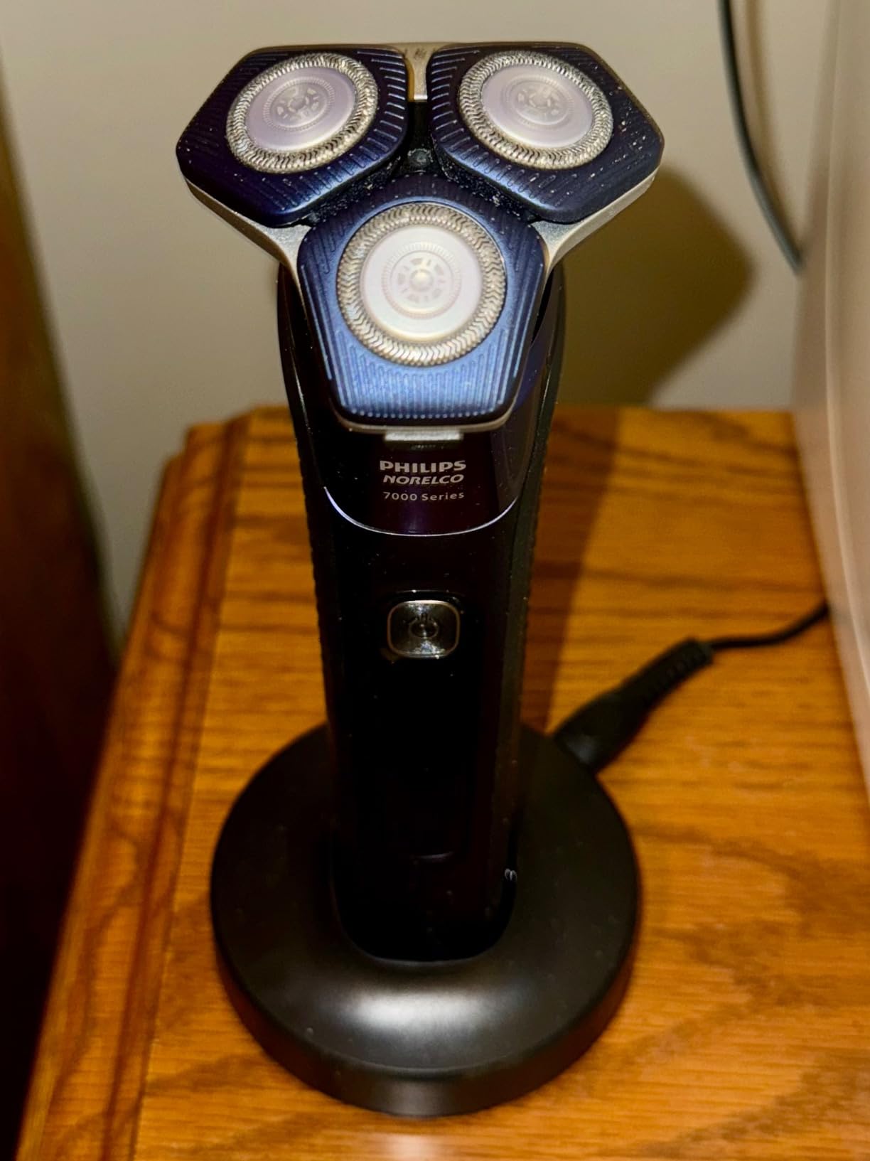 Philips Norelco 7800 Electric Shaver, Black | 45 SteelPrecision Blades, SenseIQ Technology, Nano SkinGlide coating, 360° Flexible Heads, Charging Stand, S7885/85 customer photo 1