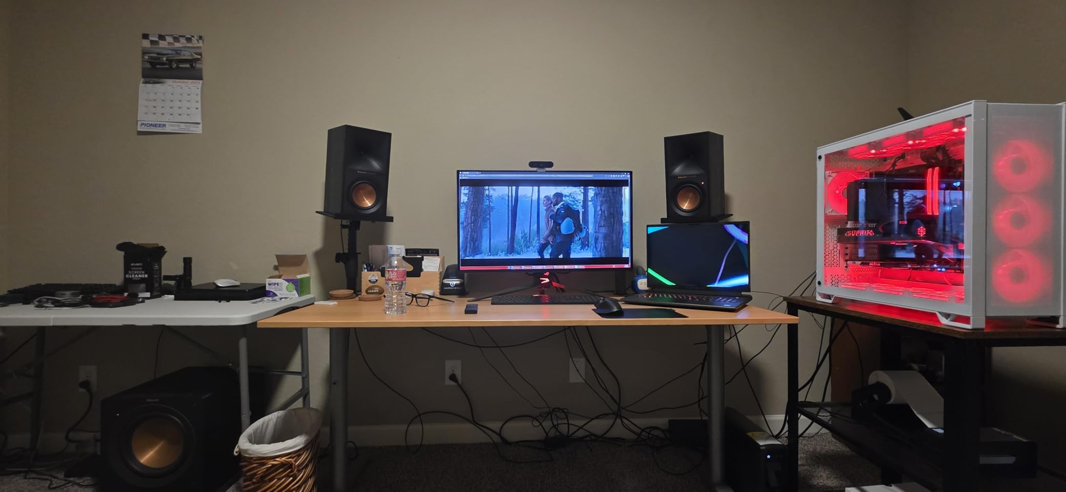 Klipsch Reference R-40PM Powered Bookshelf Speakers - 90-Degree x 90-Degree Tractrix Horn - Linear Travel Suspension customer photo 1