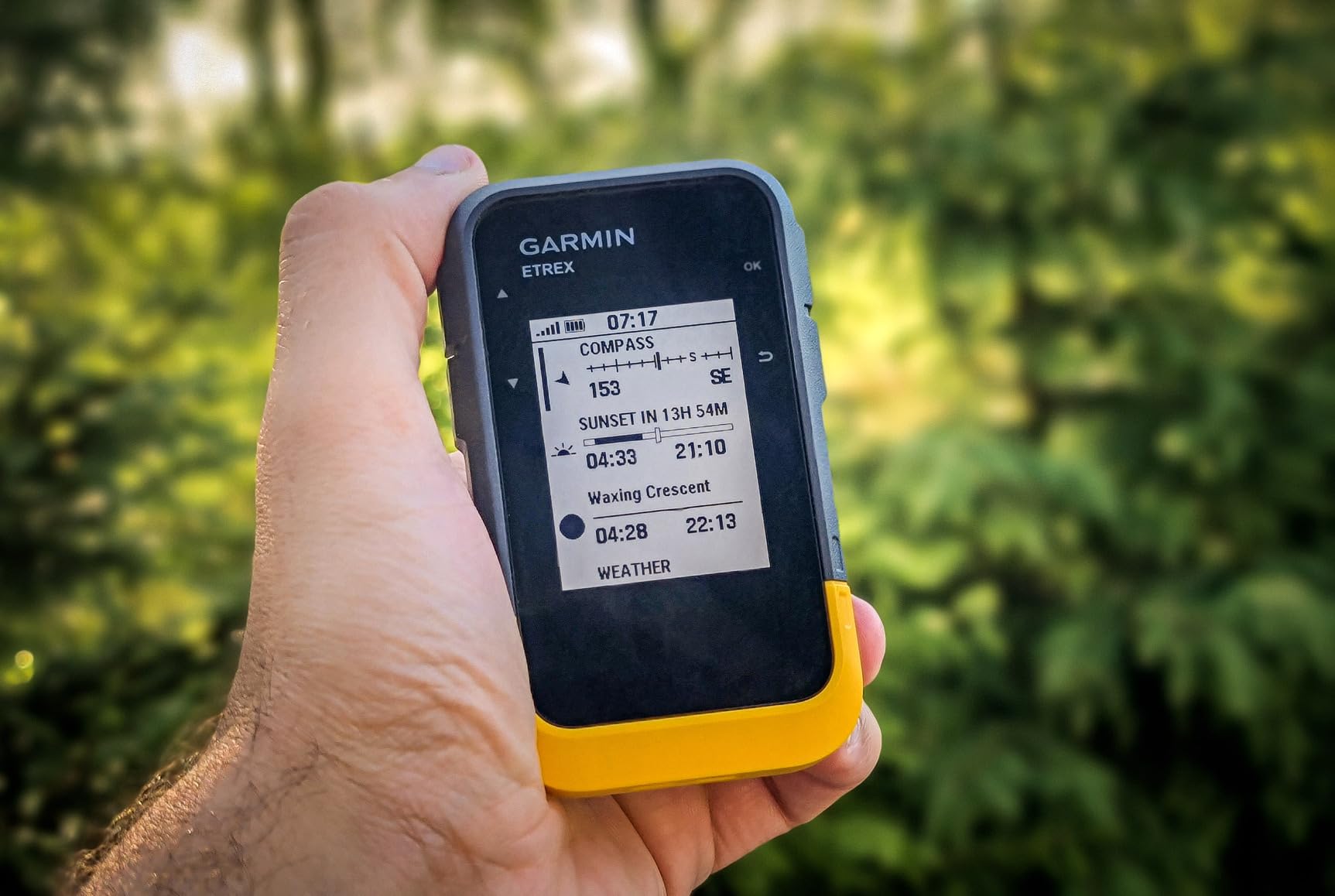 Garmin eTrex SE, GPS Handheld Navigator with Wireless Connectivity and Multi-GNSS Support customer photo 1