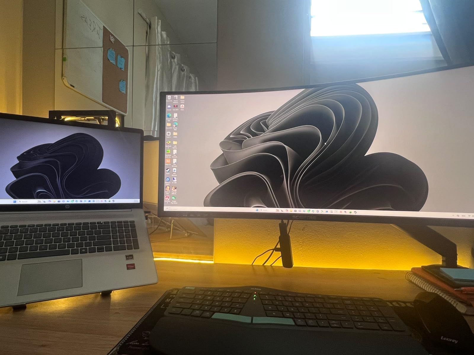Sceptre 34-Inch Curved Ultrawide WQHD Monitor (3440 × 1440), R1500, up to 180Hz/165Hz, DisplayPort x2, 99% sRGB, 1ms, Built-in Speakers, Machine Black, 2025 (C345B-QUT168) customer photo 2