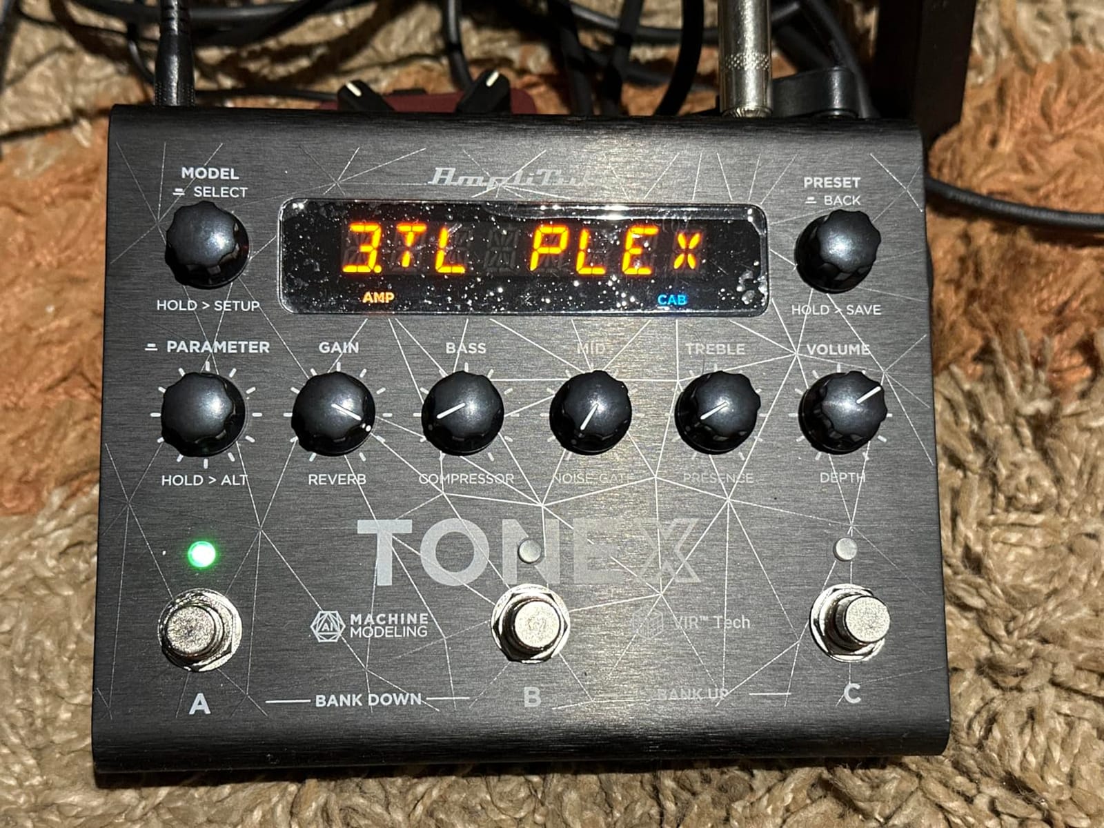 IK Multimedia TONEX Pedal: Stereo multi-effects guitar and bass pedal with 150 Presets, 15 Pre/Post FX, Tuner, Tap Tempo, Headphone Out, Software Player and Editor customer photo 1