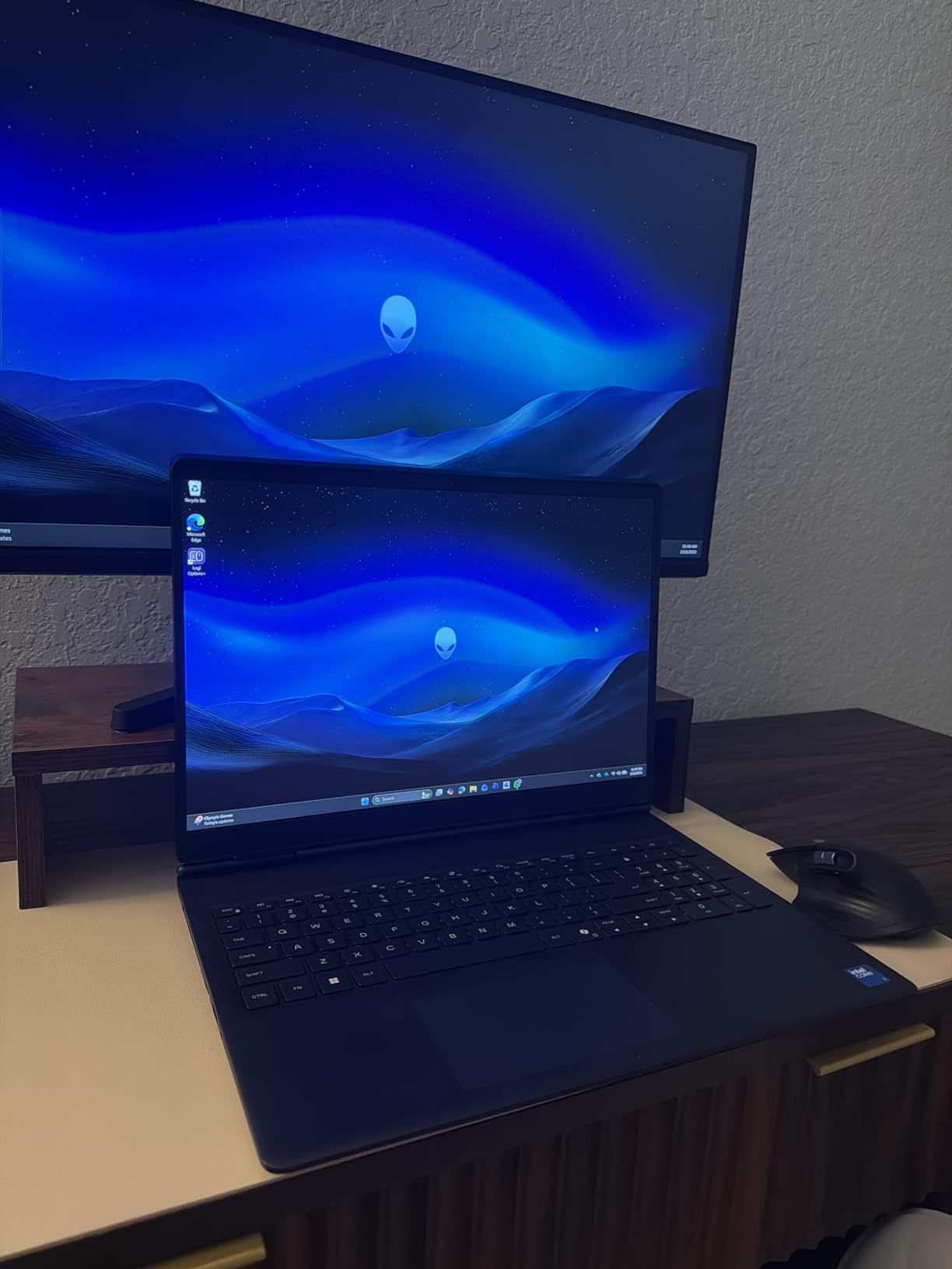 Alienware 16 Aurora Gaming Laptop, RTX 5050, Intel Core 7 240H customer photo 1