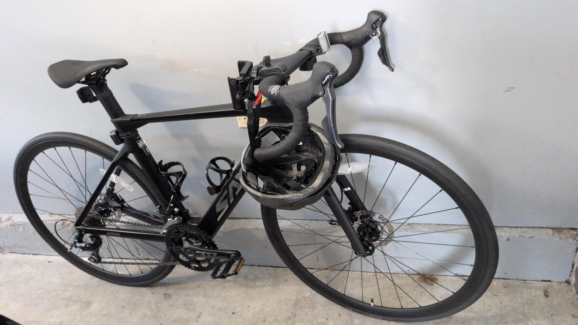 SAVADECK Carbon Disc Road Bike, Integrated Design Racing Bicycle Carbon Frame Carbon Fork with Shimano SORA R3000 Derailleur System 18 Speed Disc Brake Road Bike for Men or Women customer photo 1