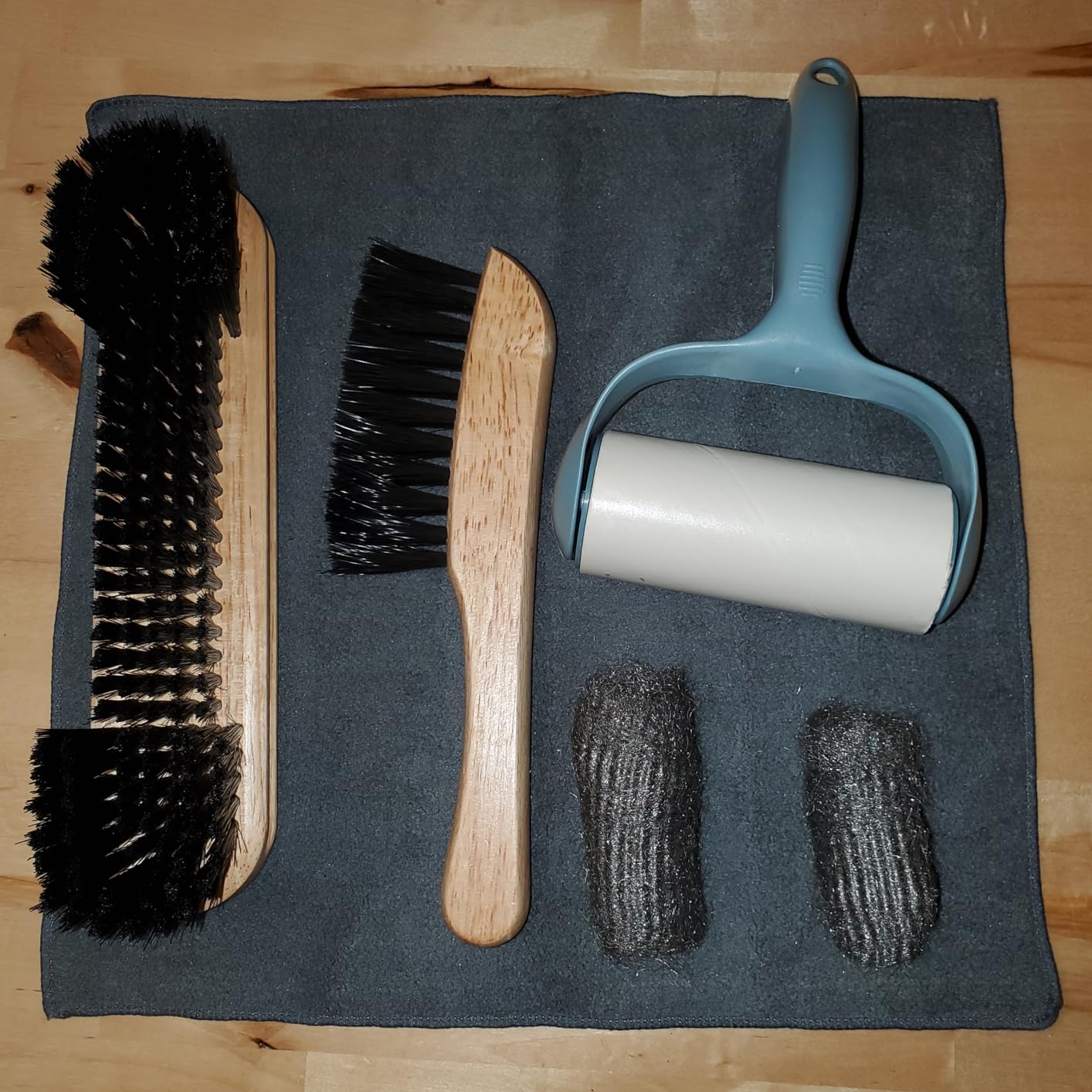 Pool Table Brush Set, Billiard Felt Cleaner 6-Piece Accessories | 2 Wooden Brushes for Felt and Rails, Cue Cloth, Ferrule Polish Cloth, Sticky Lint Roller, 6-in-1 Pool Table Cleaner Set customer photo 1
