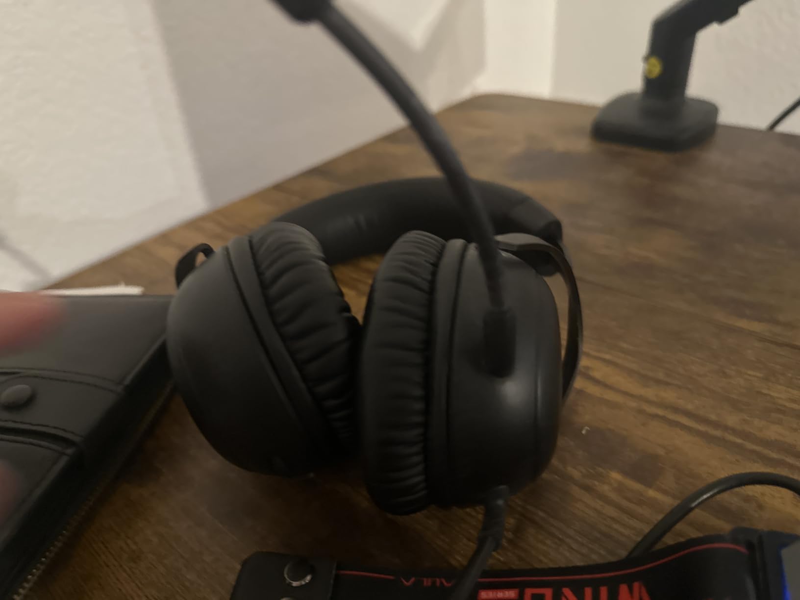 HyperX Cloud III - Wired Gaming Headset, PC, PS5, Xbox Series X|S, Angled 53mm Drivers, Spatial Audio, Memory Foam, Durable Frame, Ultra-Clear 10mm Mic, USB-C, USB-A, 3.5mm - Black customer photo 2