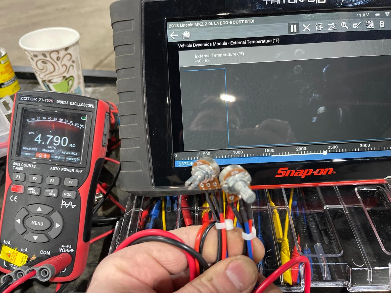 702S 2 in 1 Handheld Automotive Oscilloscope Multimeter - 10MHz Bandwidth 48MS/s Sampling Rate,Auto-Ranging 9999 Counts T-RMS Multimeter with Temperature Tester for Electronics Repair Test customer photo 2