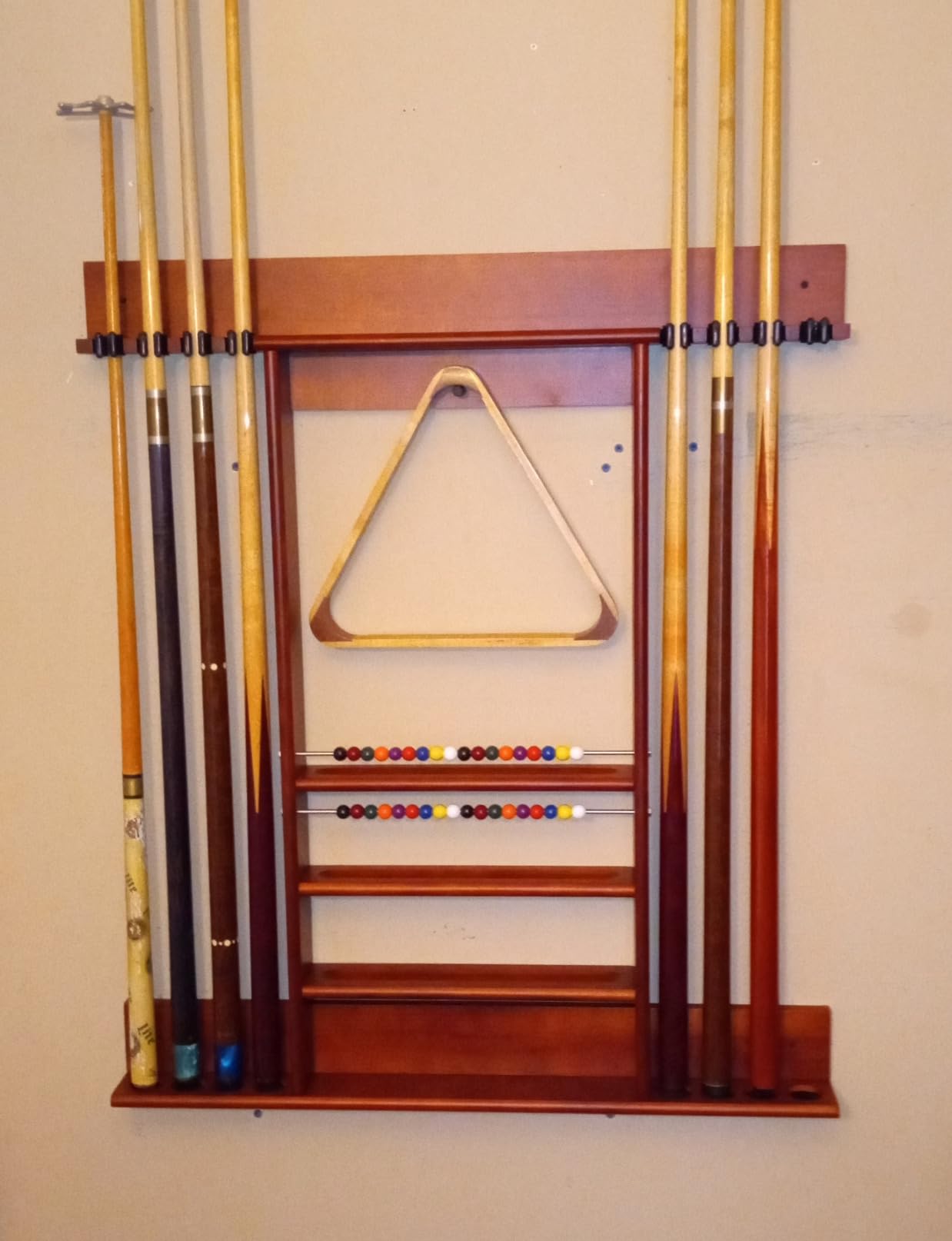 XCSOURCE Pool Cue Wall Rack with Drink Holder & Ball Rack Storage | For 4 Cues 2 Cups 2 Ball Racks, Wall Mounted Billiard Cue Holder with Cue Stick Claws and Accessory Shelf for Game Room, Bar customer photo 2