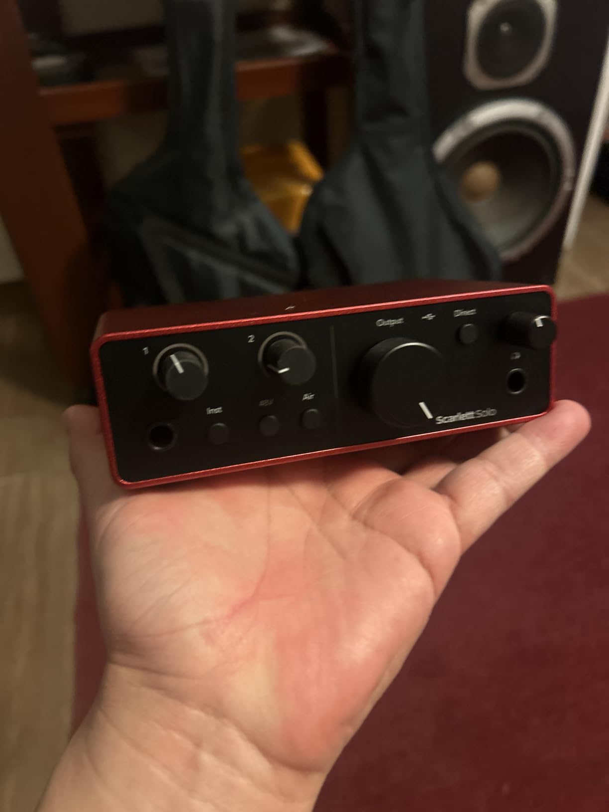 Focusrite Scarlett Solo 4th Gen USB Audio Interface | 1 XLR Mic Preamp, 1 Hi-Z Instrument Input, 24-Bit/192kHz, 120dB Dynamic Range, Air Modes, PC/Mac/iPad Compatible customer photo 1