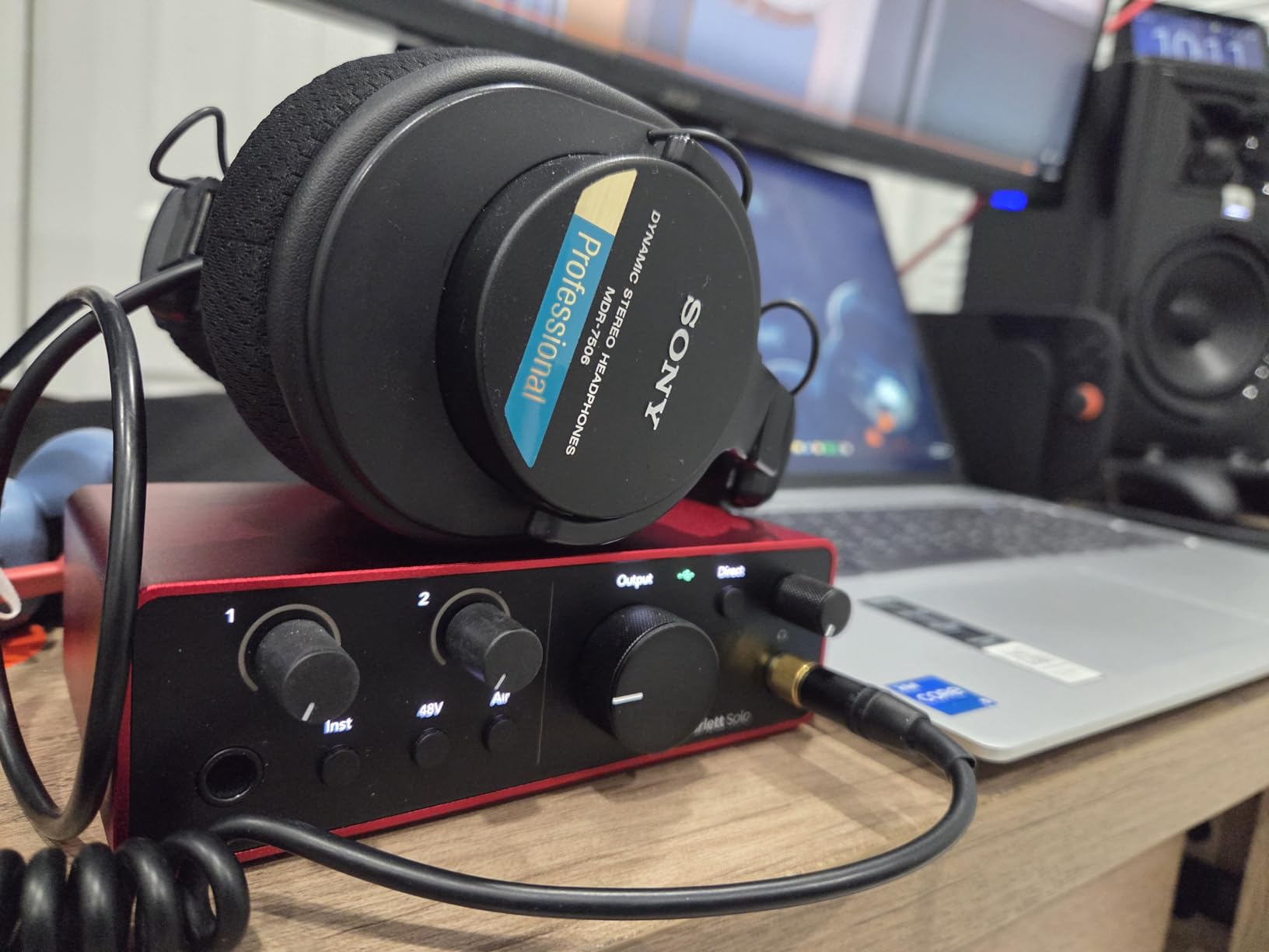 Focusrite Scarlett Solo 4th Gen USB Audio Interface | 1 XLR Mic Preamp, 1 Hi-Z Instrument Input, 24-Bit/192kHz, 120dB Dynamic Range, Air Modes, PC/Mac/iPad Compatible customer photo 2