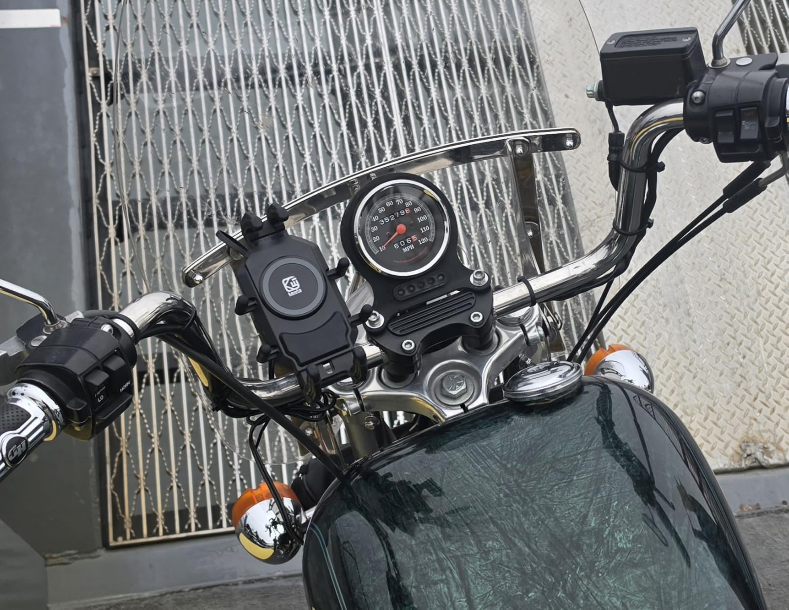 BRCOVAN Motorcycle Phone Mount with Qi Wireless & USB-C Charger | Qi 15W & PD 30W, Anti-Theft Handlebar Cellphone Holder with Vibration Dampener, Adjustable for 5.4-7.2 inch Smartphone customer photo 1