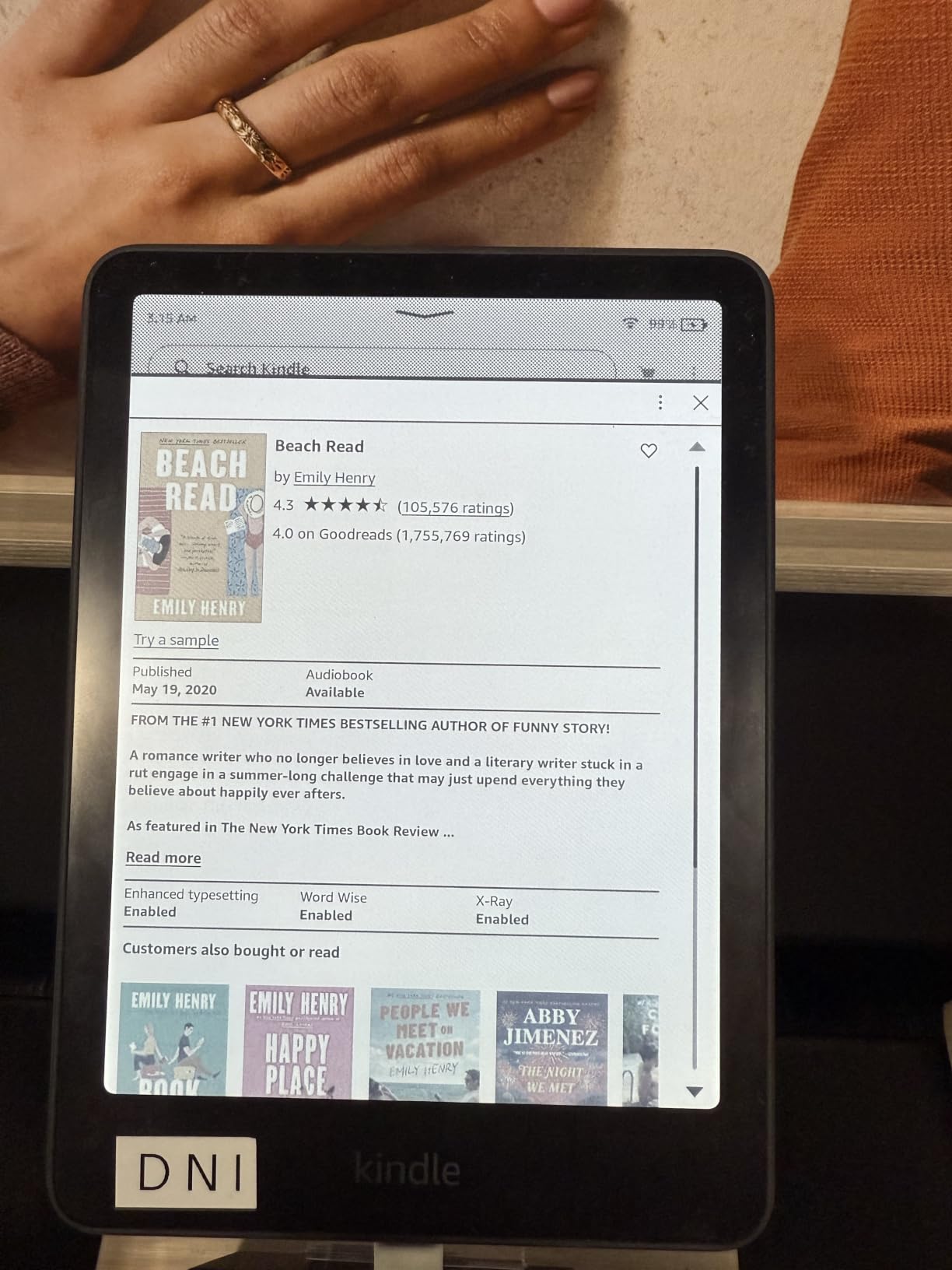 Amazon Kindle Paperwhite Signature Edition 32GB (newest model) - 20% faster with auto-adjusting front light, wireless charging, and weeks of battery life - Metallic Black customer photo 1