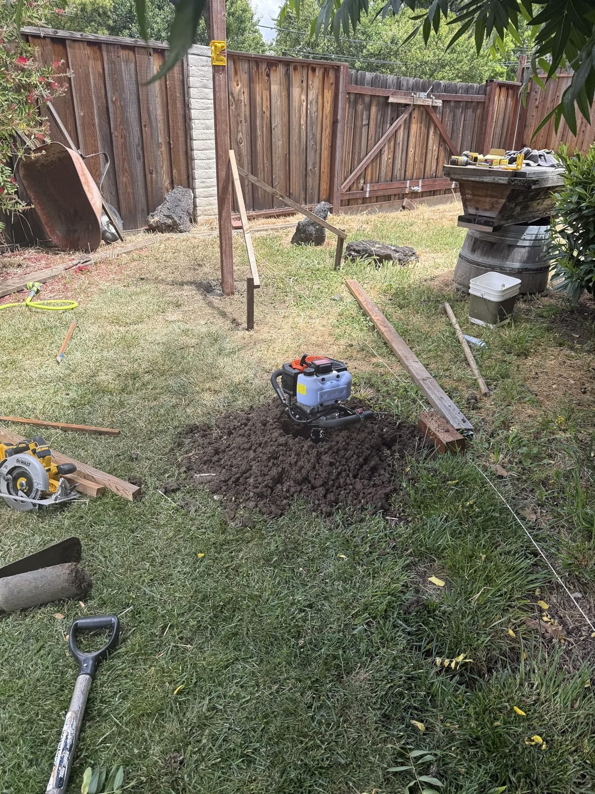 VEVOR Post Hole Digger, 43cc 1250W Auger Earth Digger, Gas-Powered (Fuel) customer photo 1