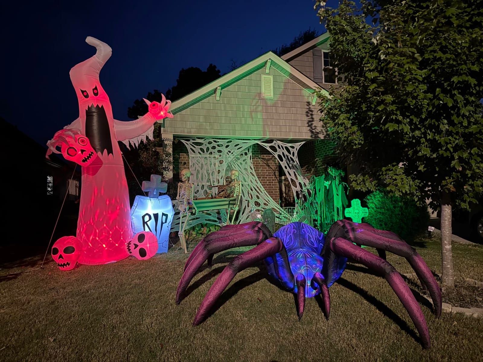 HOPOCO 12 FT Halloween Inflatables Outdoor Decorations Ghost with 3 Skulls | Halloween Blow Up Yard Decor, Inflatable White Ghost with Bleeding Eyeball Tombstone, Built-in LED for Garden Holiday Party customer photo 1