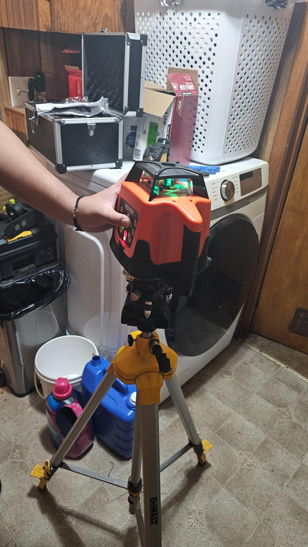 VEVOR Rotary Laser Level 2000 ft, 360 Degree Self-Leveling Green Cross Line | For Industrial & Commercial Use, 5 Rotation Speeds, 4 Scanning Angles, IP66 Waterproof, Remote, Manual, Battery Included customer photo 2