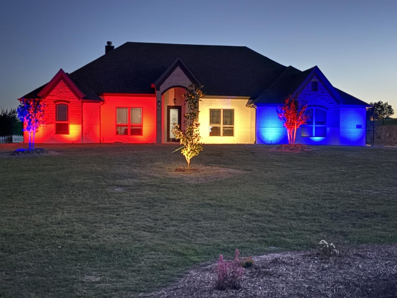 SUNVIE RGBW Landscape Lighting Kit with 300W Transformer, Waterproof, 12PCS customer photo 1