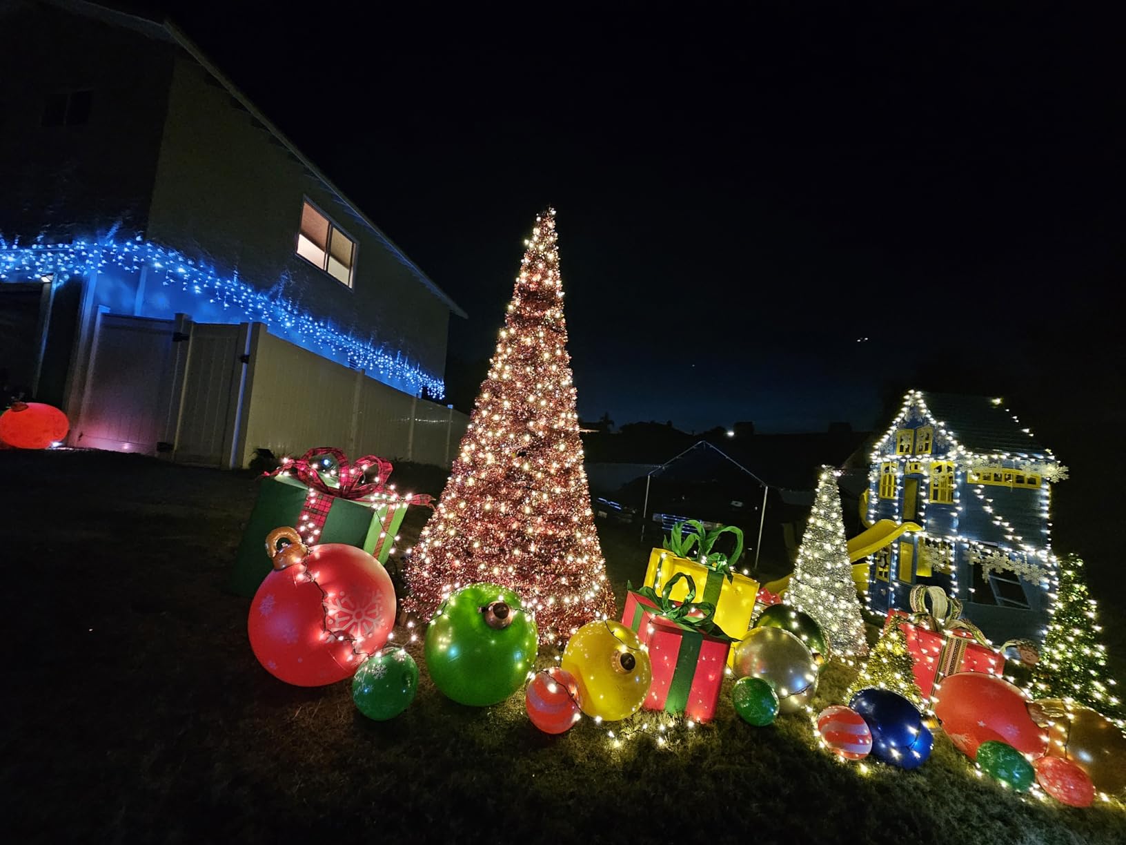 Inflatable Oversized Ornaments for Christmas Decorations | 18