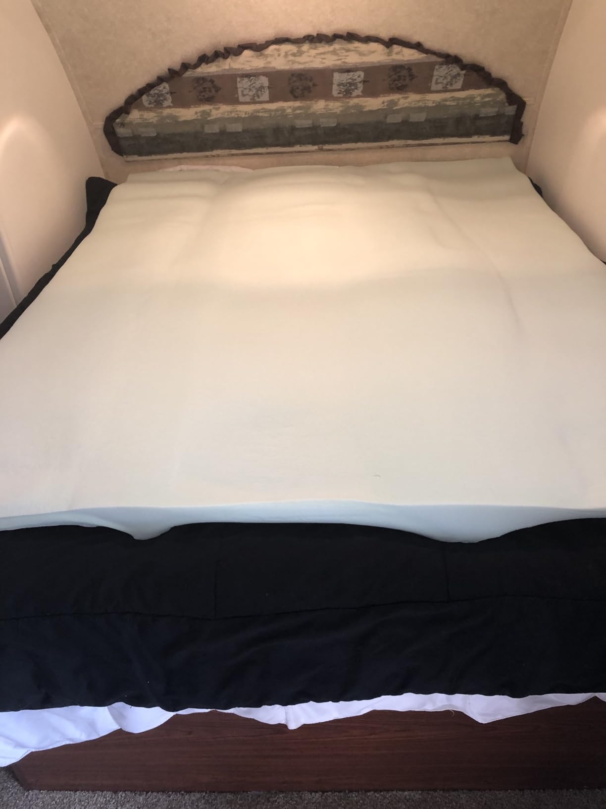 ZINUS 4 Inch Green Tea Memory Foam Mattress Topper, Pressure-Relieving Layer, Ideal for Back Pain Relief, Compact WONDERBOX Packaging, CertiPUR-US Certified, Full customer photo 1
