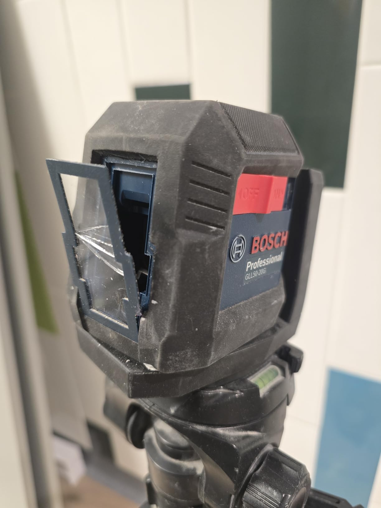 BOSCH GLL50-20G 50 Ft Green-Beam Self-Leveling Cross-Line Laser, Includes Integrated Magnetic Mount, 2 AA Batteries, & Soft Pouch customer photo 1