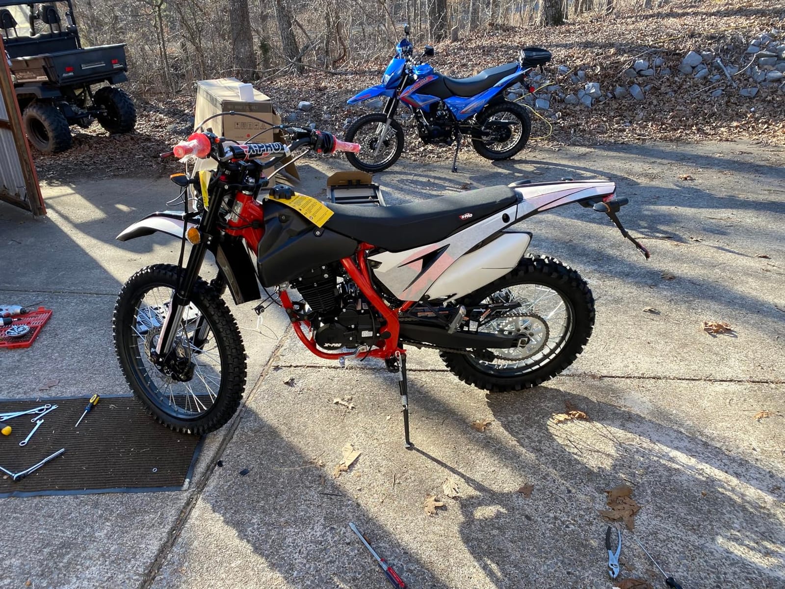 X-PRO Titan 250 DLX 250cc Dirt Bike with All Lights and 5-Speed Manual Transmission, Electric/Kick Start! Big 21